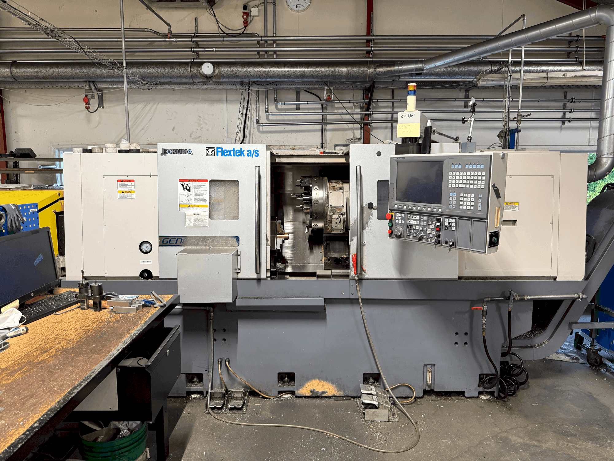 Frontansicht der Okuma Genos L300E-M with FMB Turbo 8-80 Maschine