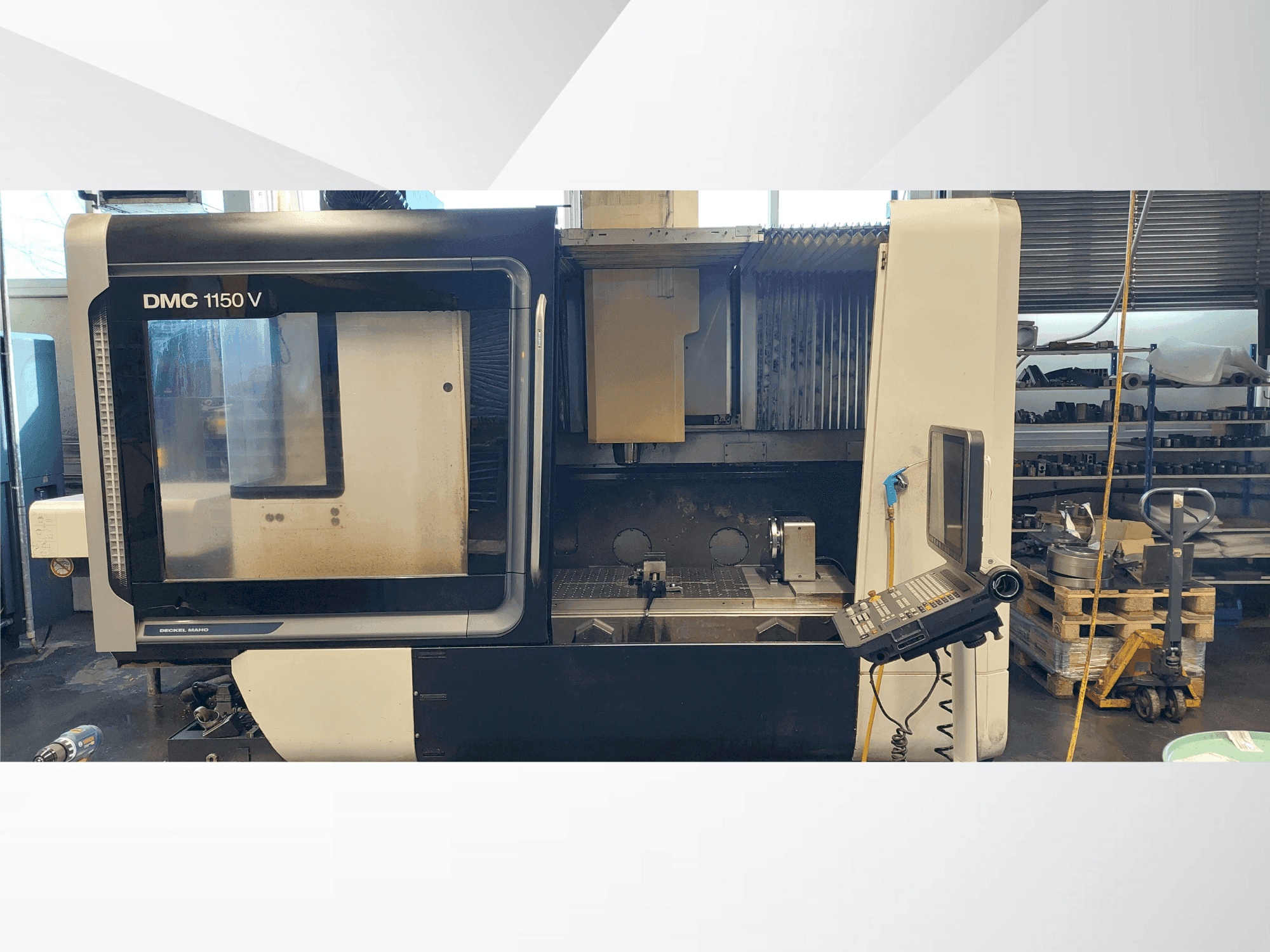 Frontansicht der DMG MORI DMC 1150 Maschine