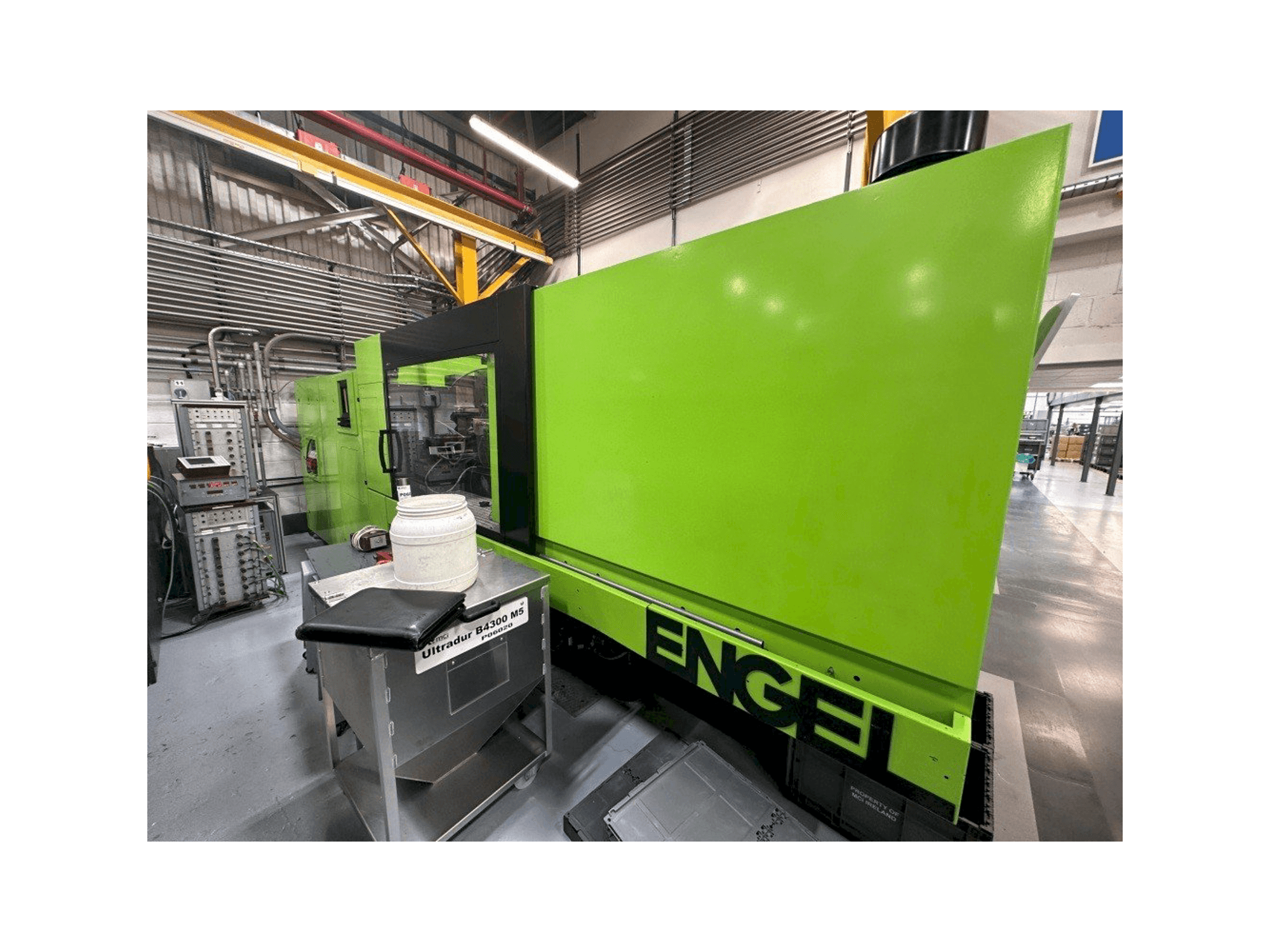 Frontansicht der Engel Victory 650/180 Tech Maschine