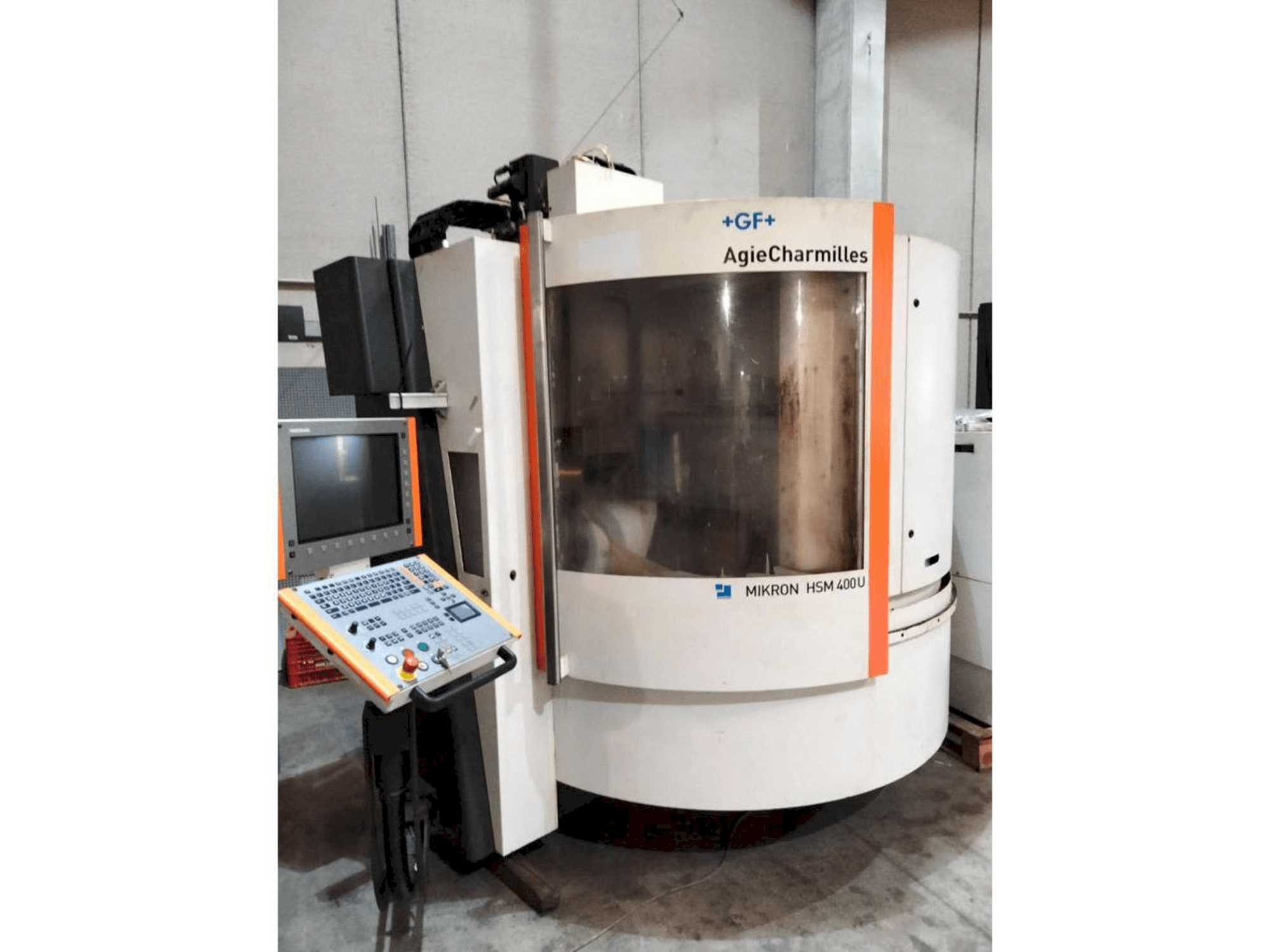 Frontansicht der MIKRON HSM 400 U Maschine