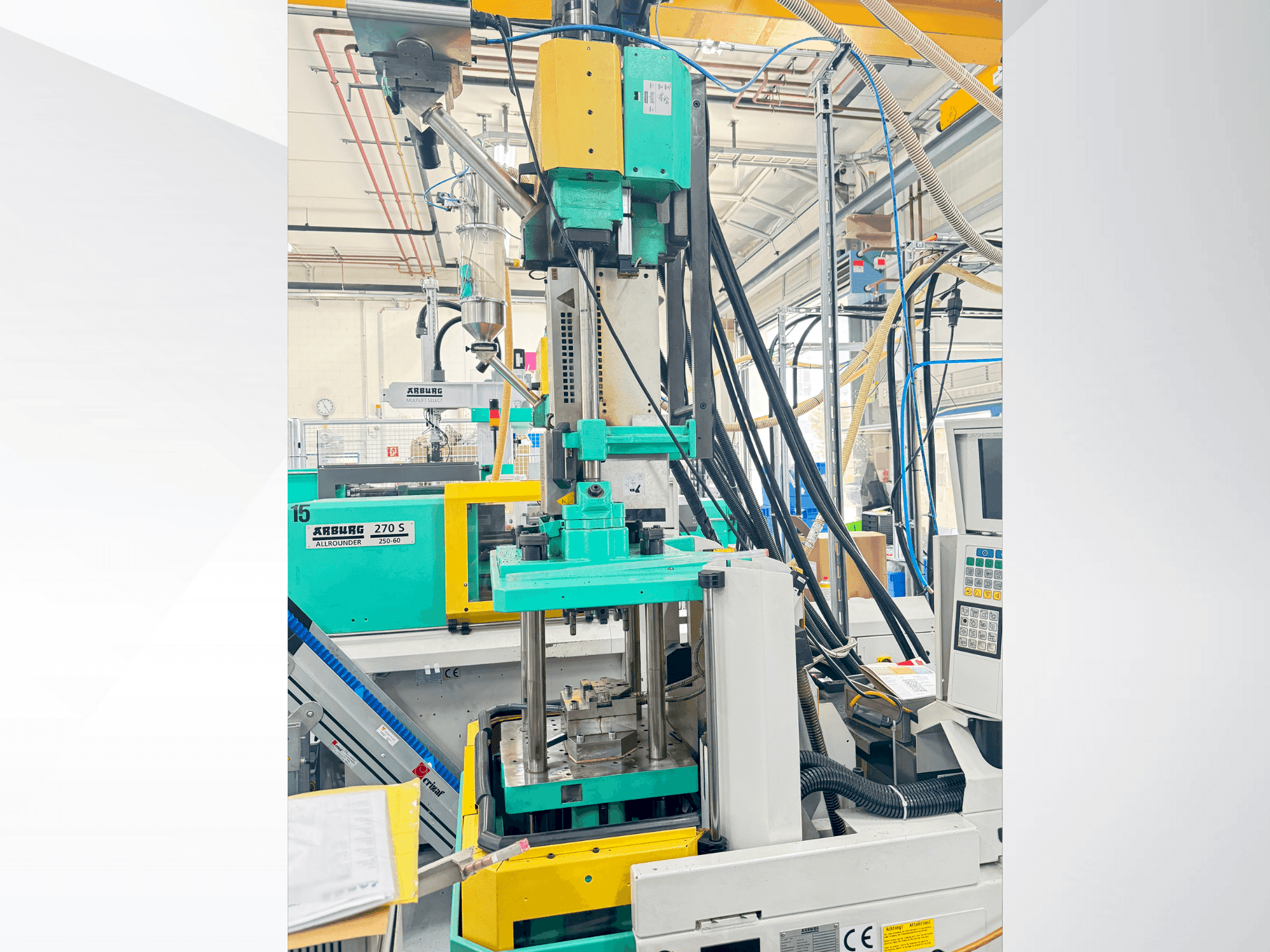 Frontansicht der Arburg 220 S 150-60U Maschine