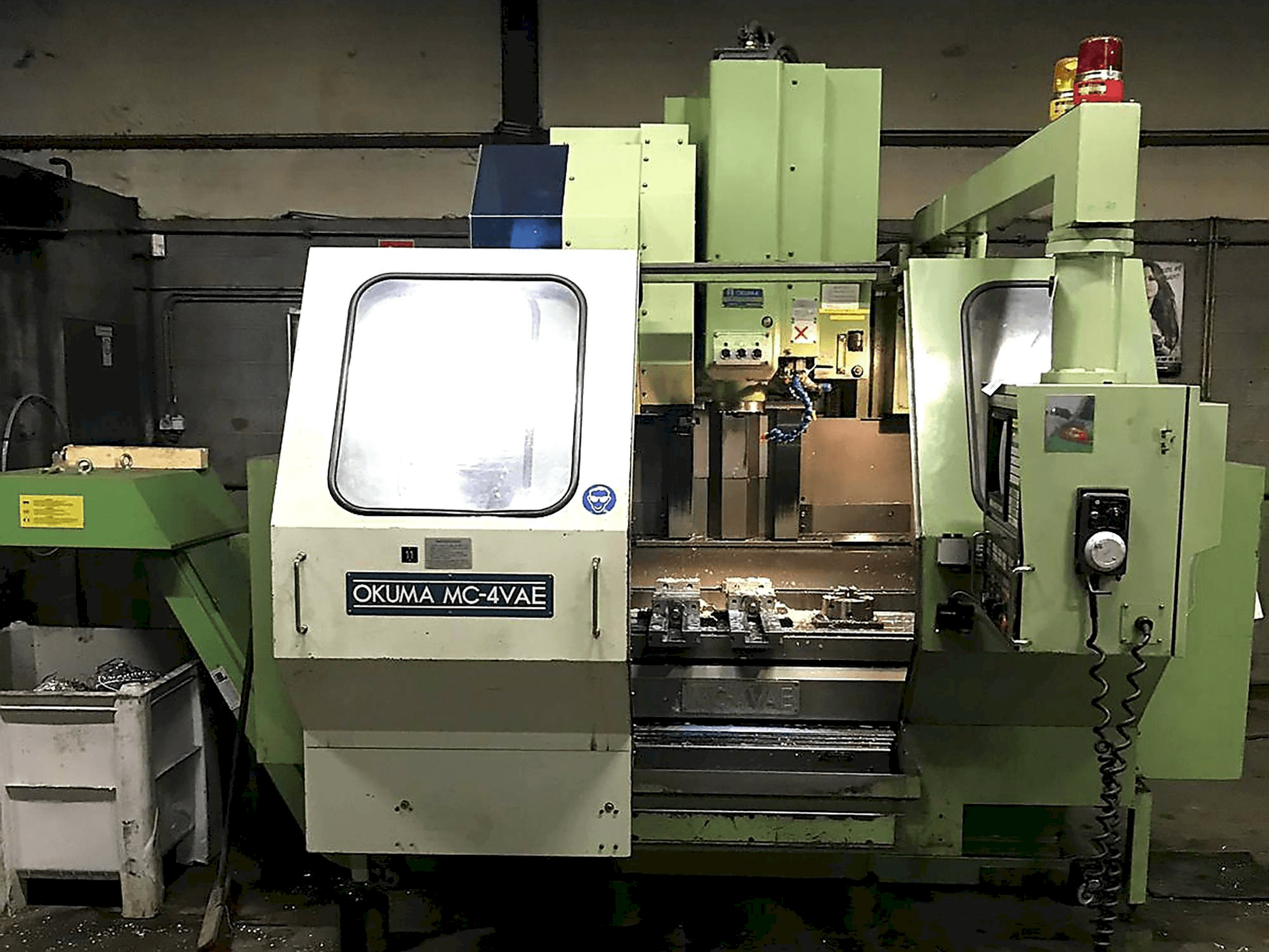 Frontansicht der Okuma MC-4VAE Maschine