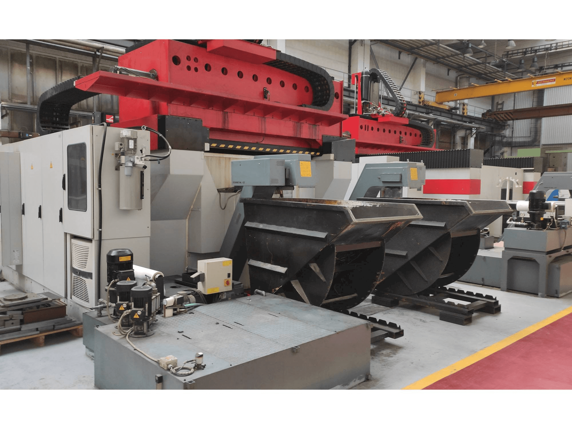 Frontansicht der TRIMILL VU 2313 Maschine