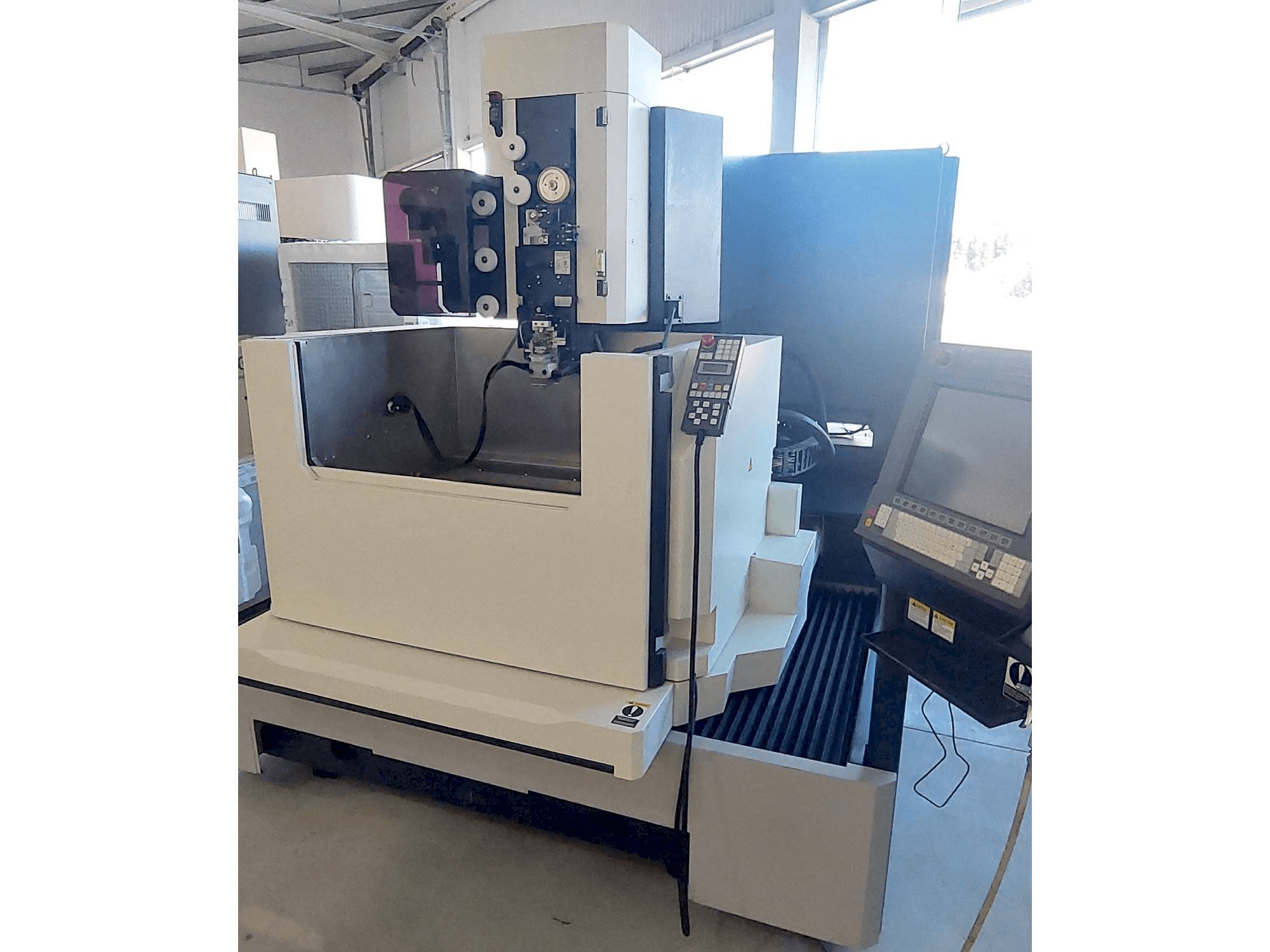 Front view of Makino DUO 64 machine