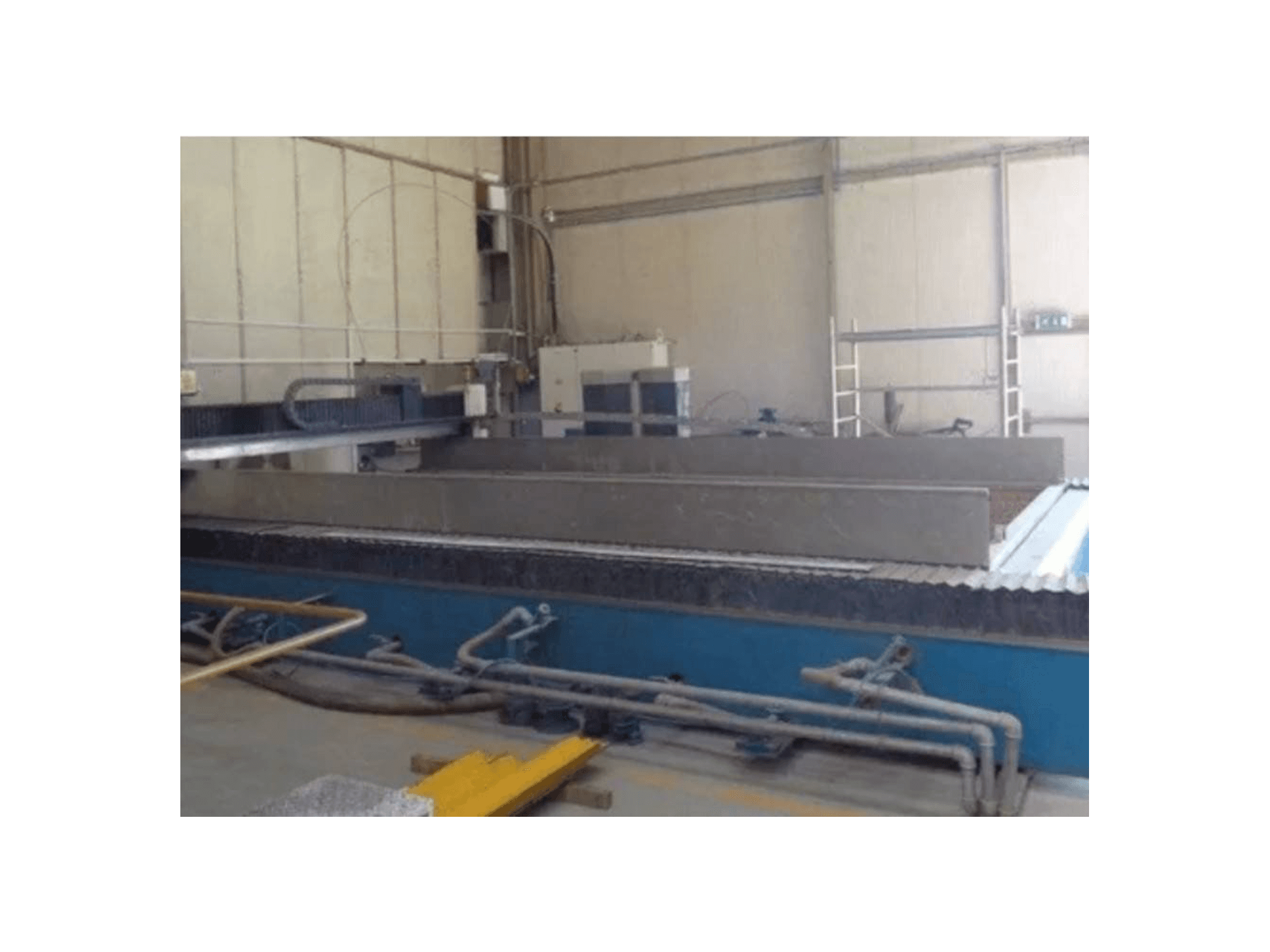 Frontansicht der YC Industry YCWJ-3742-L3060 Maschine