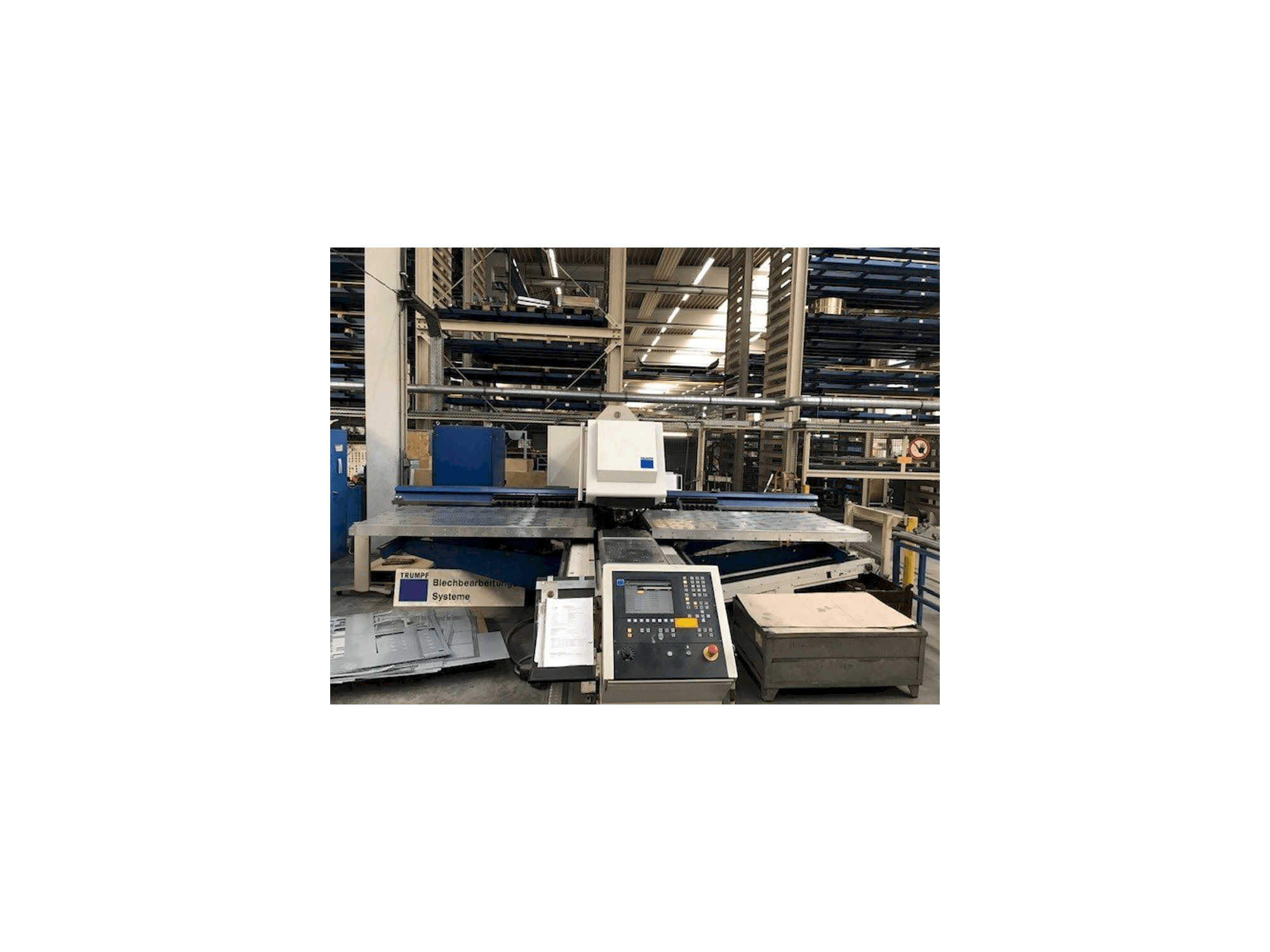 Frontansicht der Trumpf Trumatic TC 5000 R Maschine