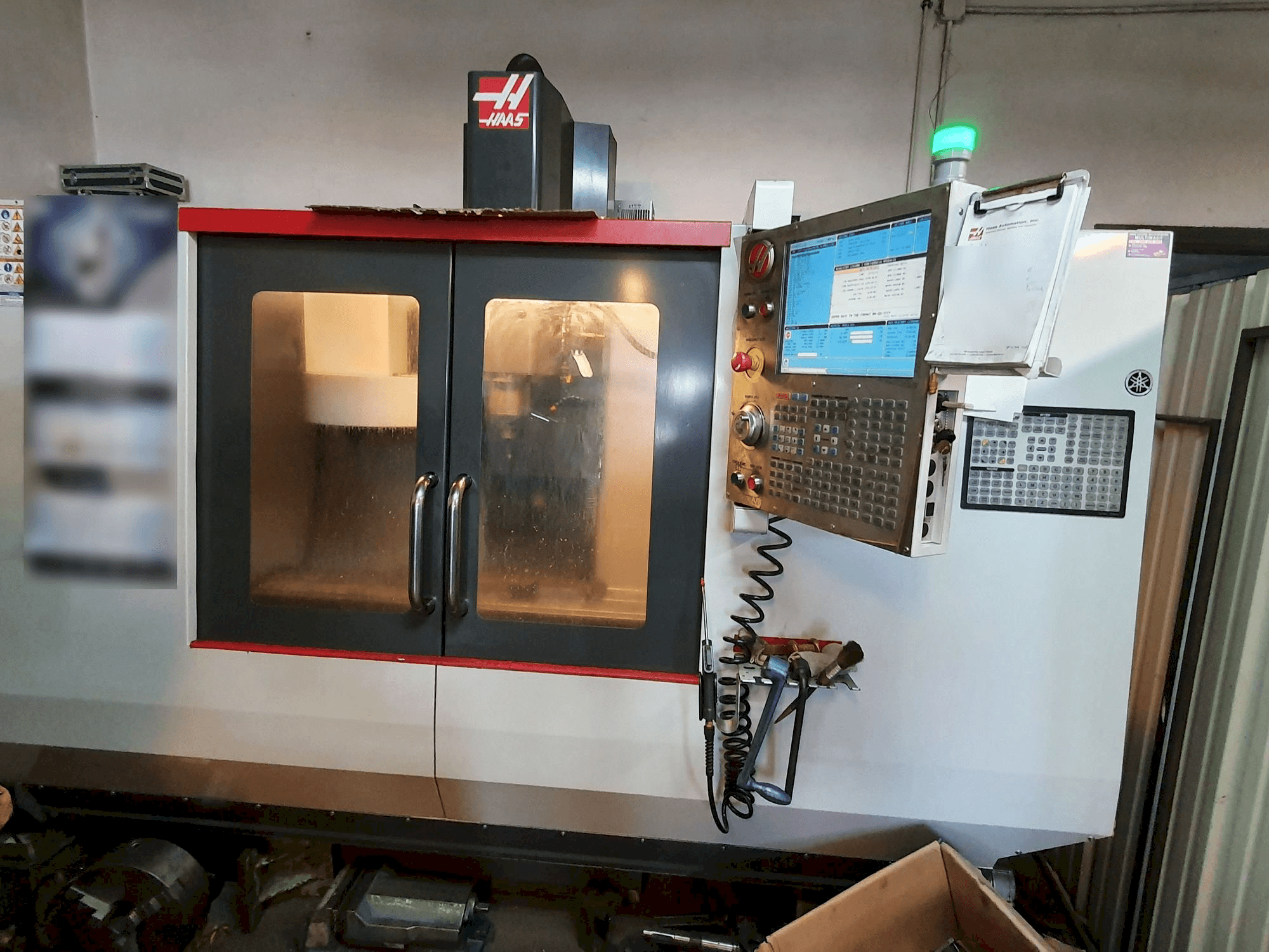 Frontansicht der HAAS TM-2P Maschine