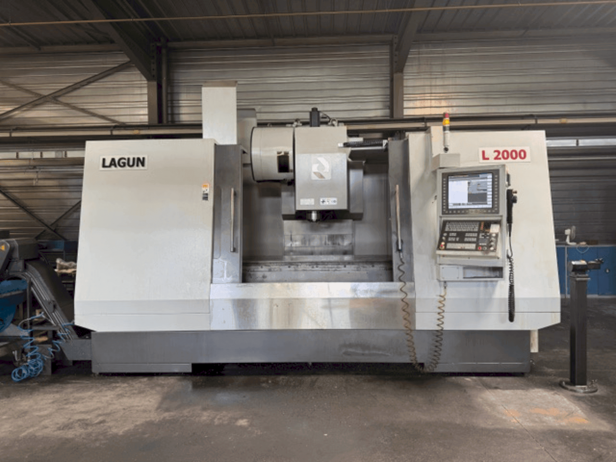 Frontansicht der LAGUN L2000 Maschine