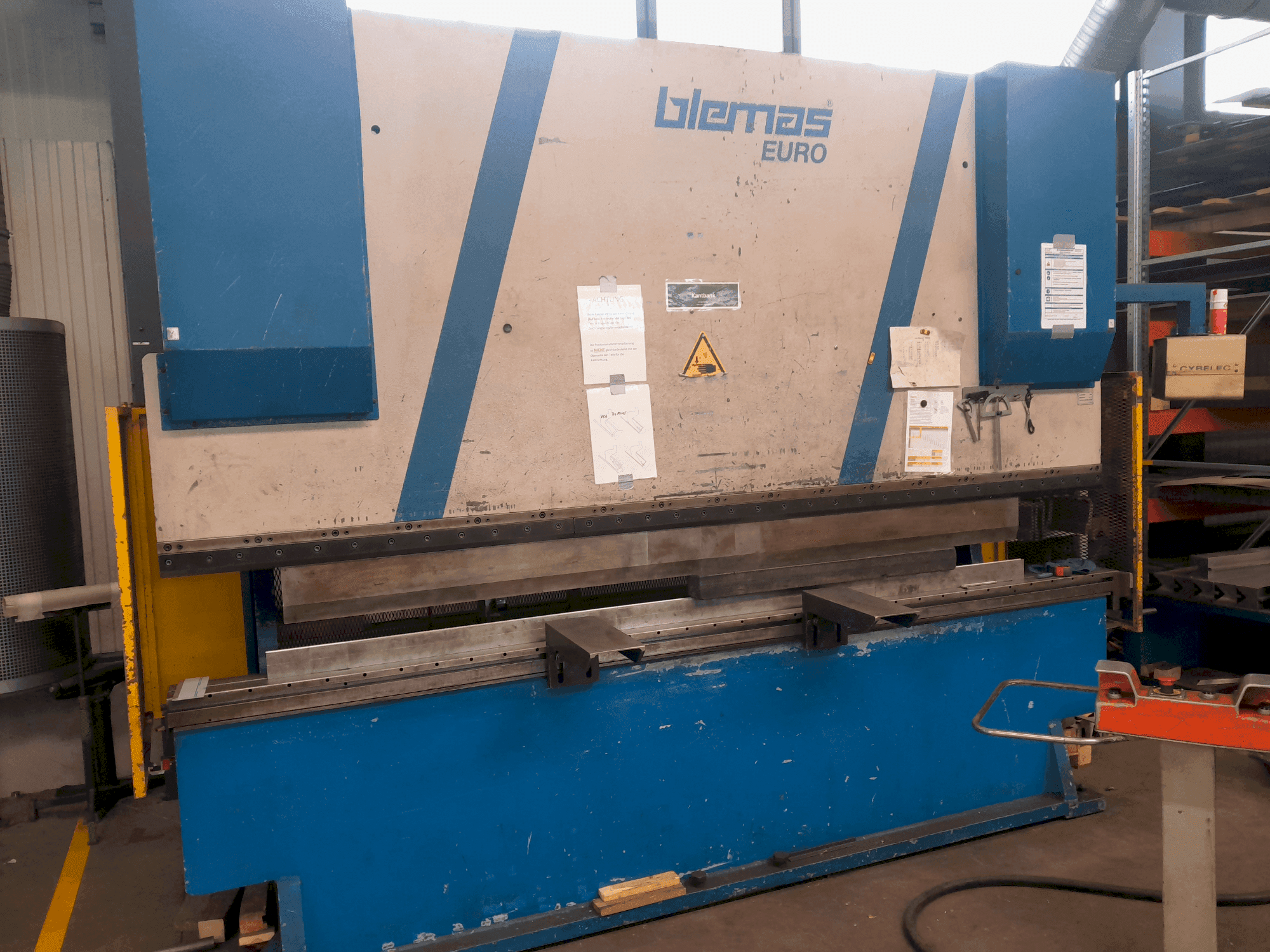 Front view of BLEMAS EURO 160 machine