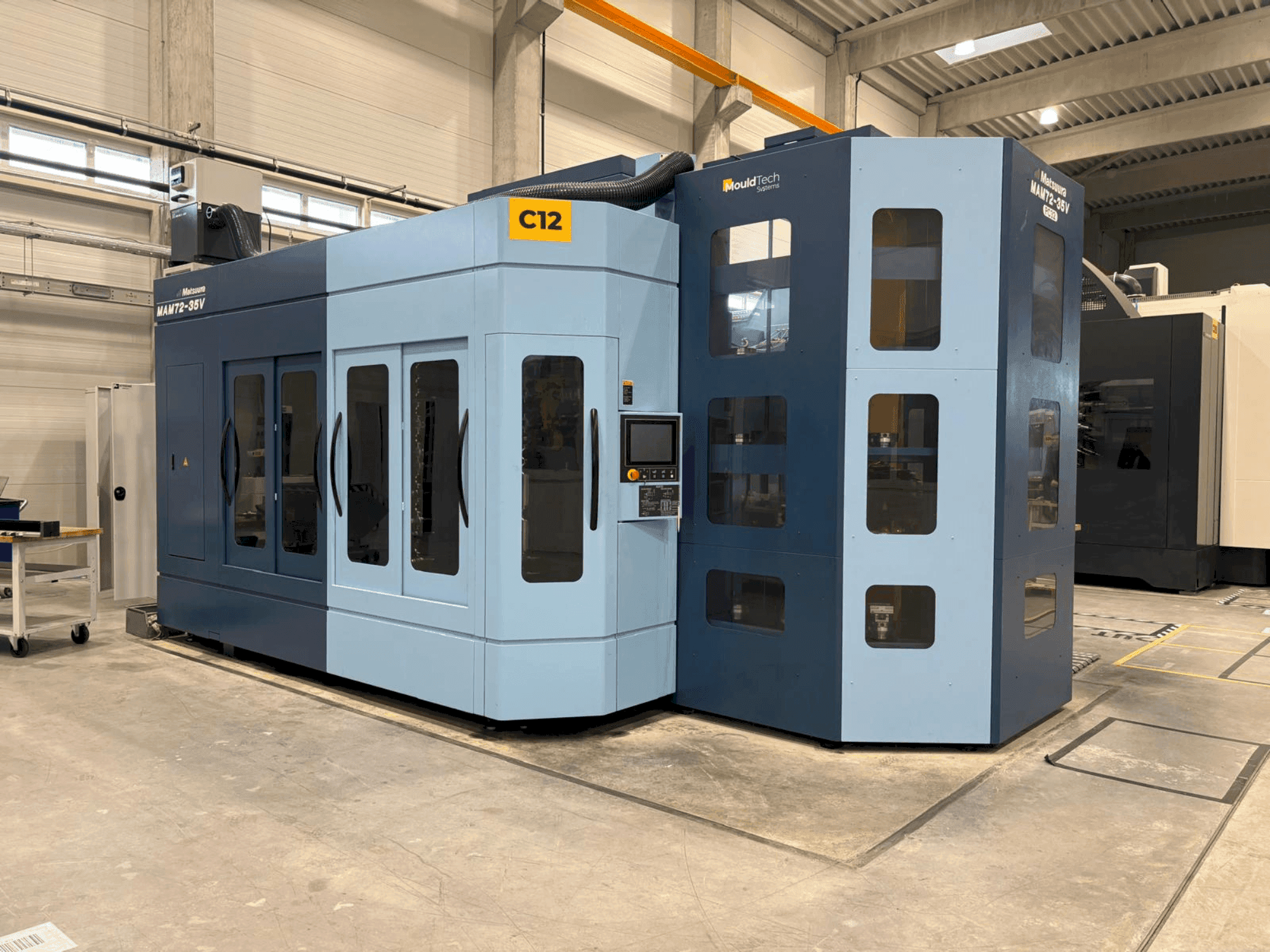 Frontansicht der Matsuura MAM72-35V Maschine