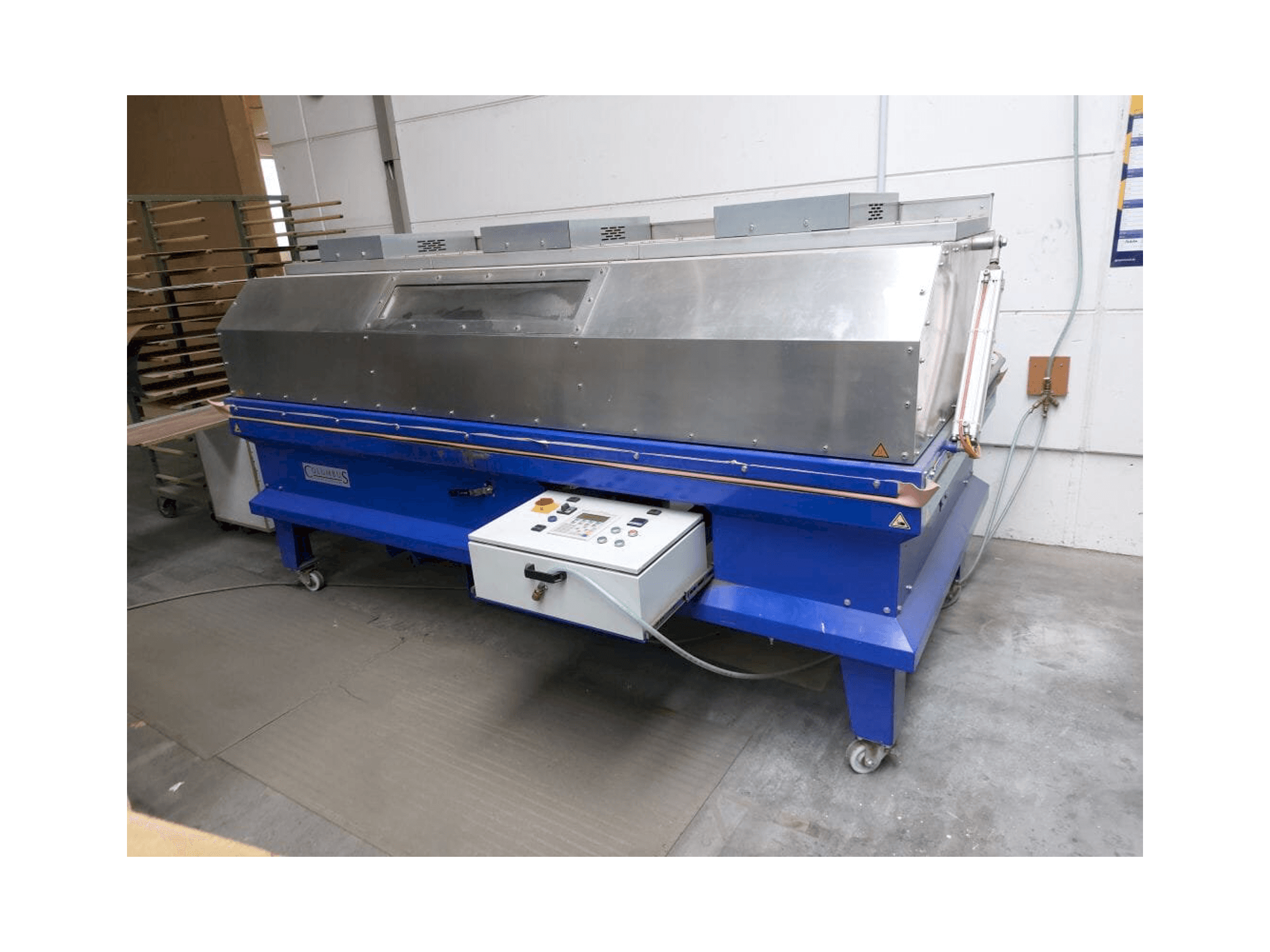 Frontansicht der Columbus MULTIMAT Maschine