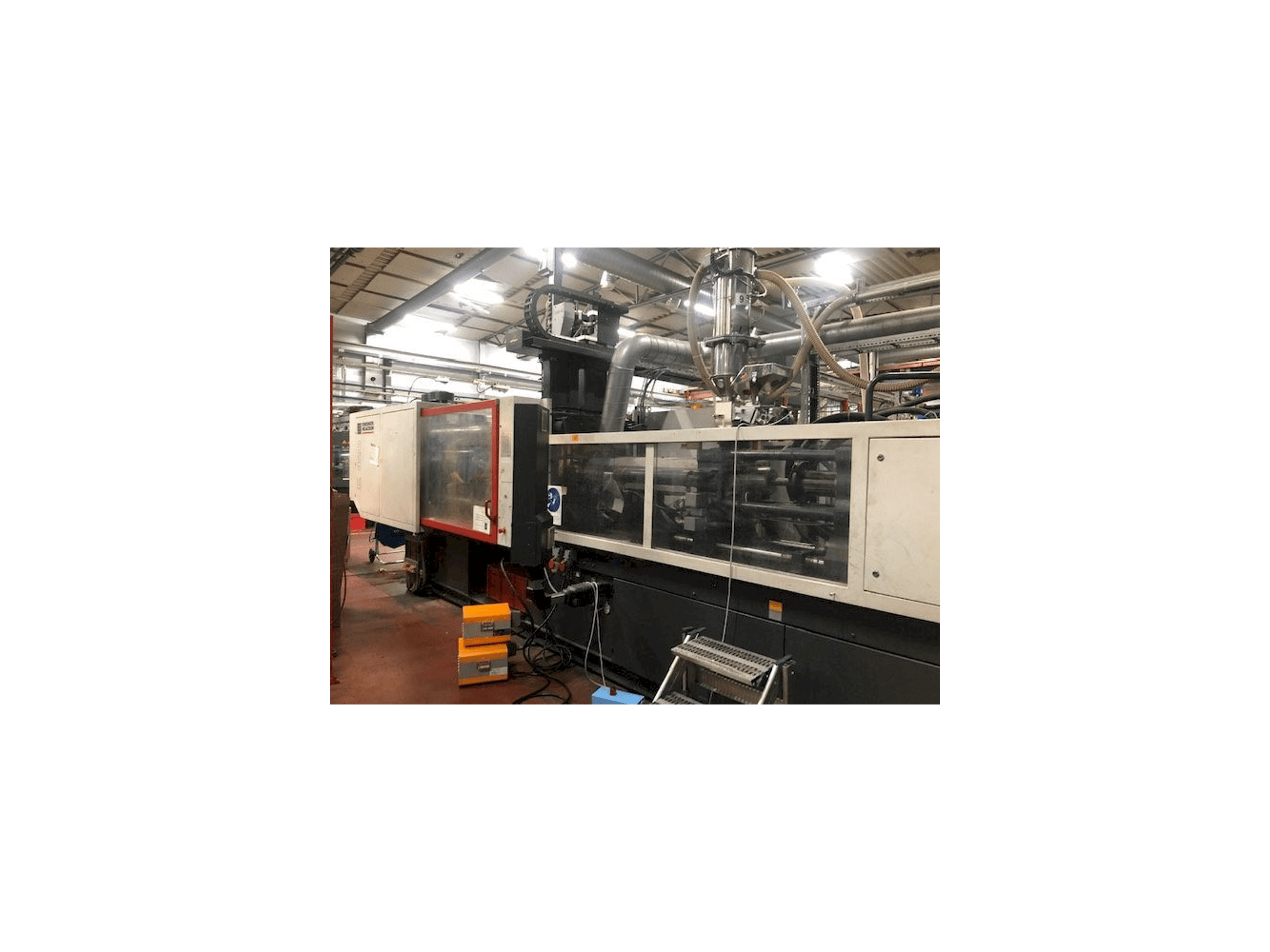 Frontansicht der FERROMATIK MILACRON K320 Maschine