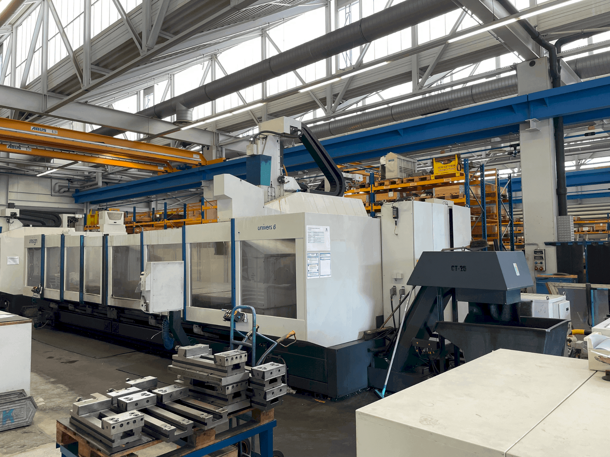 Front view of Unisign UNIVERS 6 machine