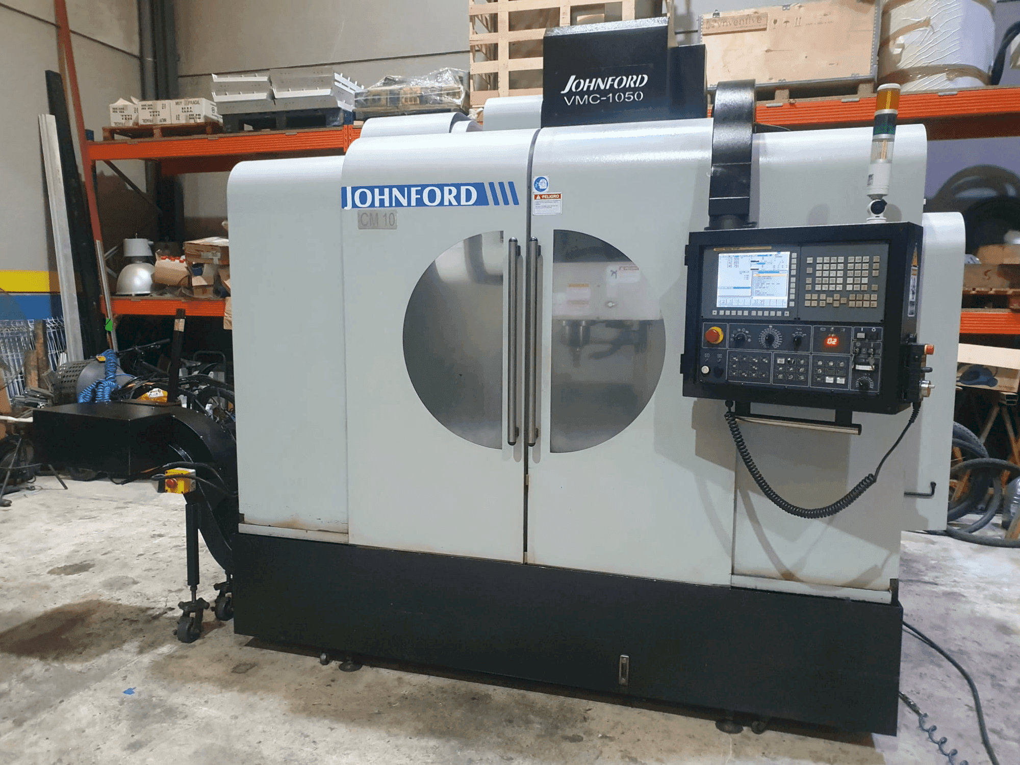 Frontansicht der Johnford VMC-1050 Maschine