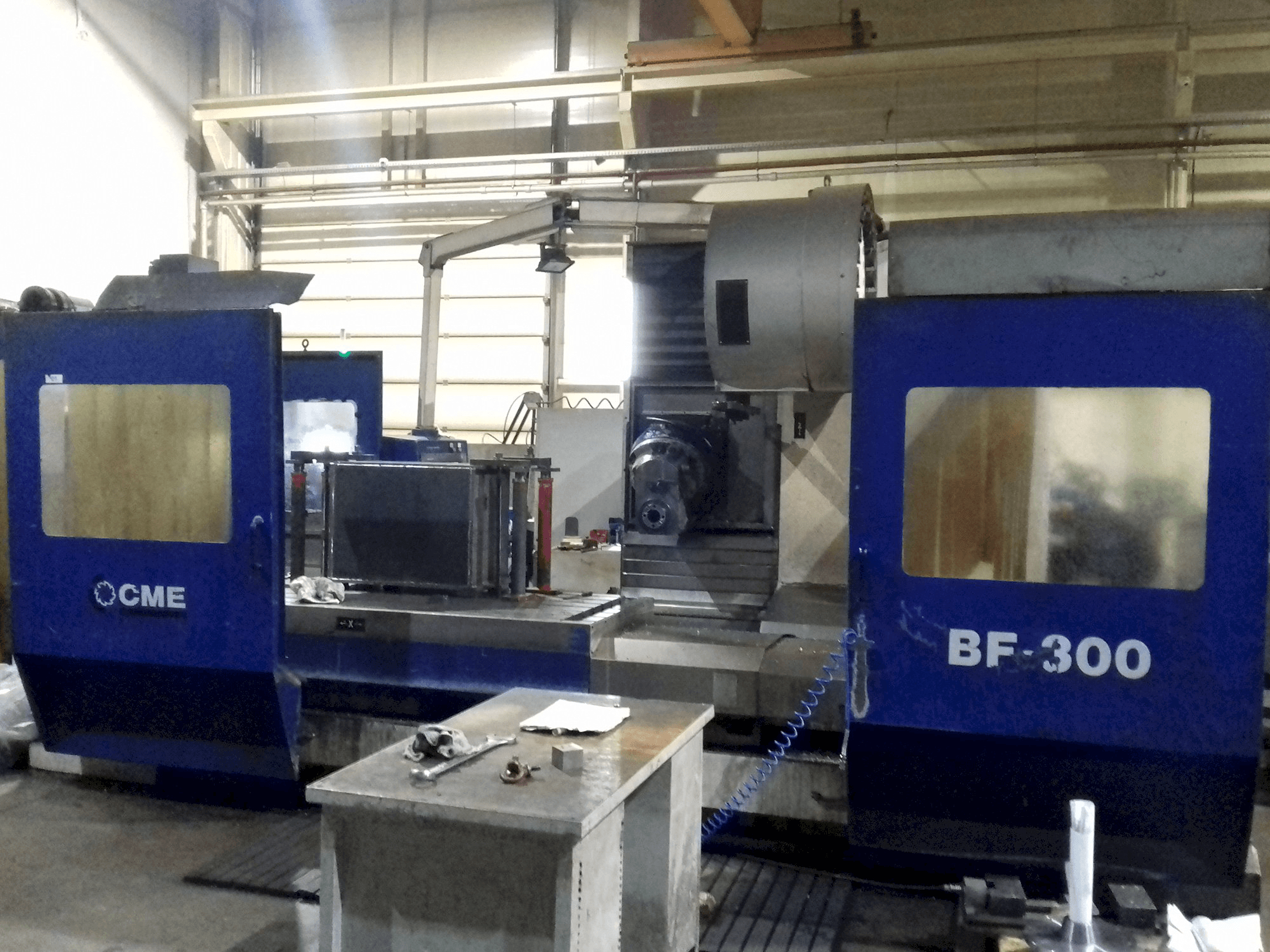 Frontansicht der CME BF-300 Maschine
