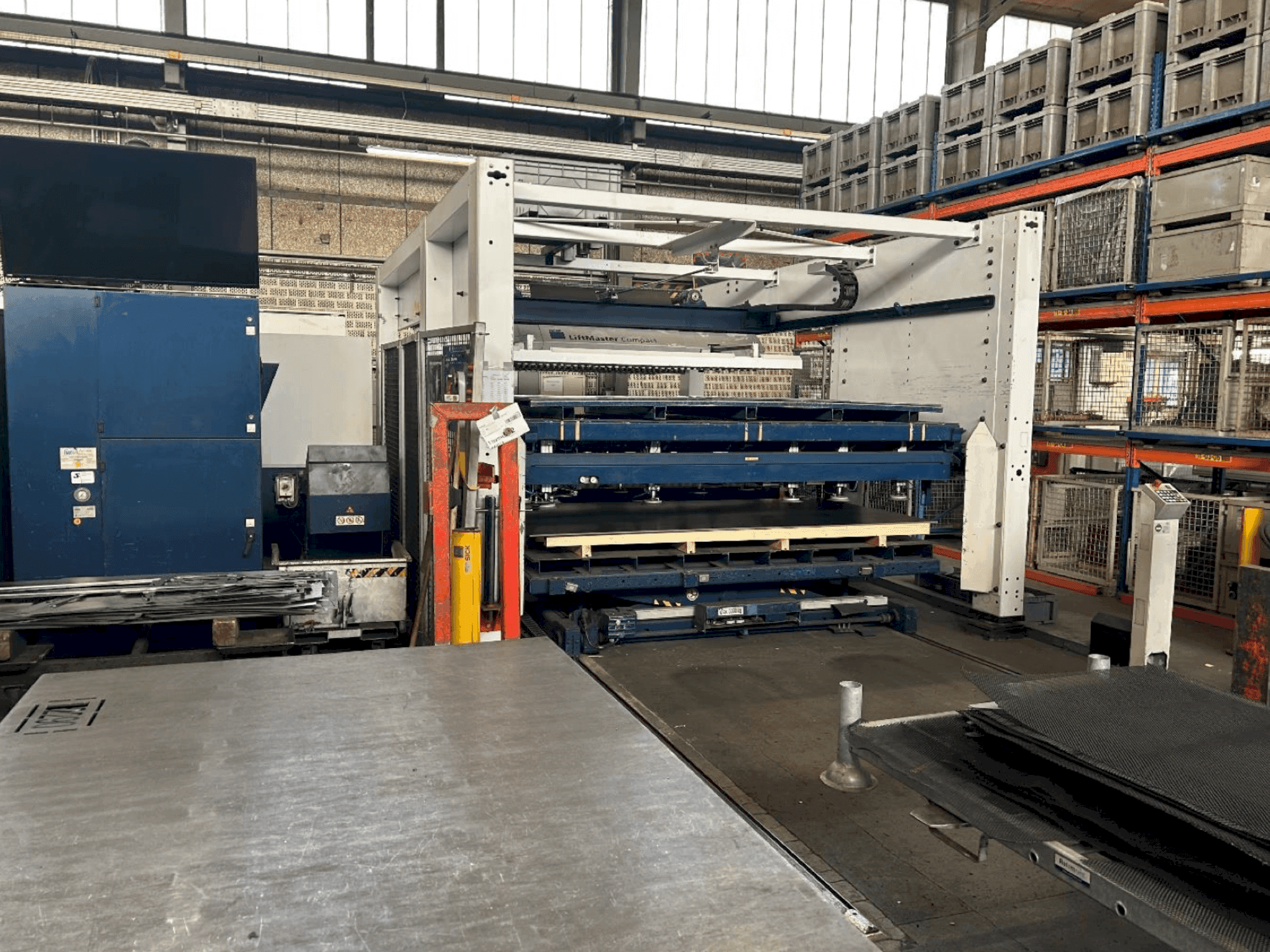 Frontansicht der TRUMPF TruLaser 3030 Maschine