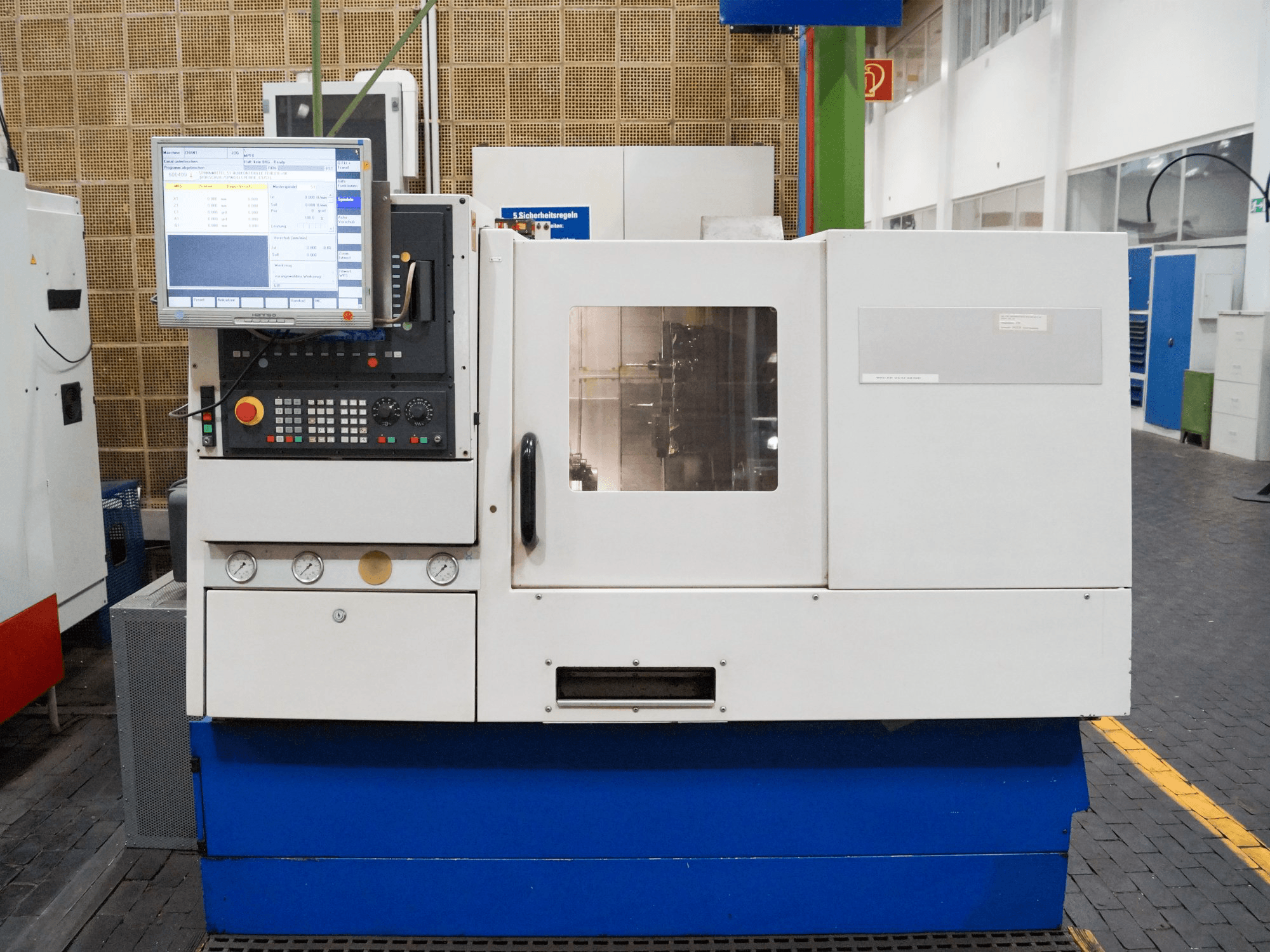 Frontansicht der Weiler DZ 32/42 CNC Maschine
