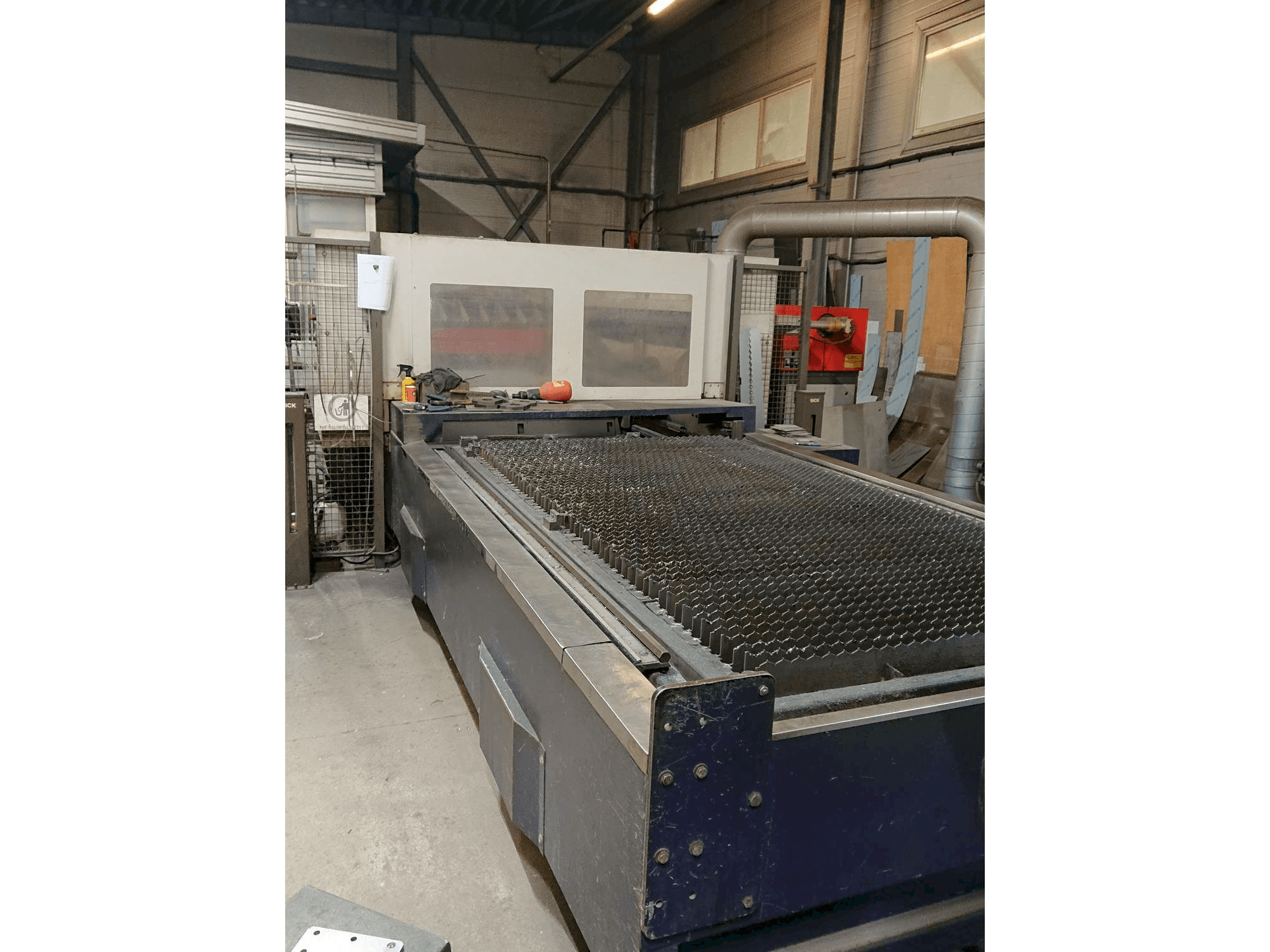 Frontansicht der Bystronic Bysprint 3015 Bylaser 3000 Maschine