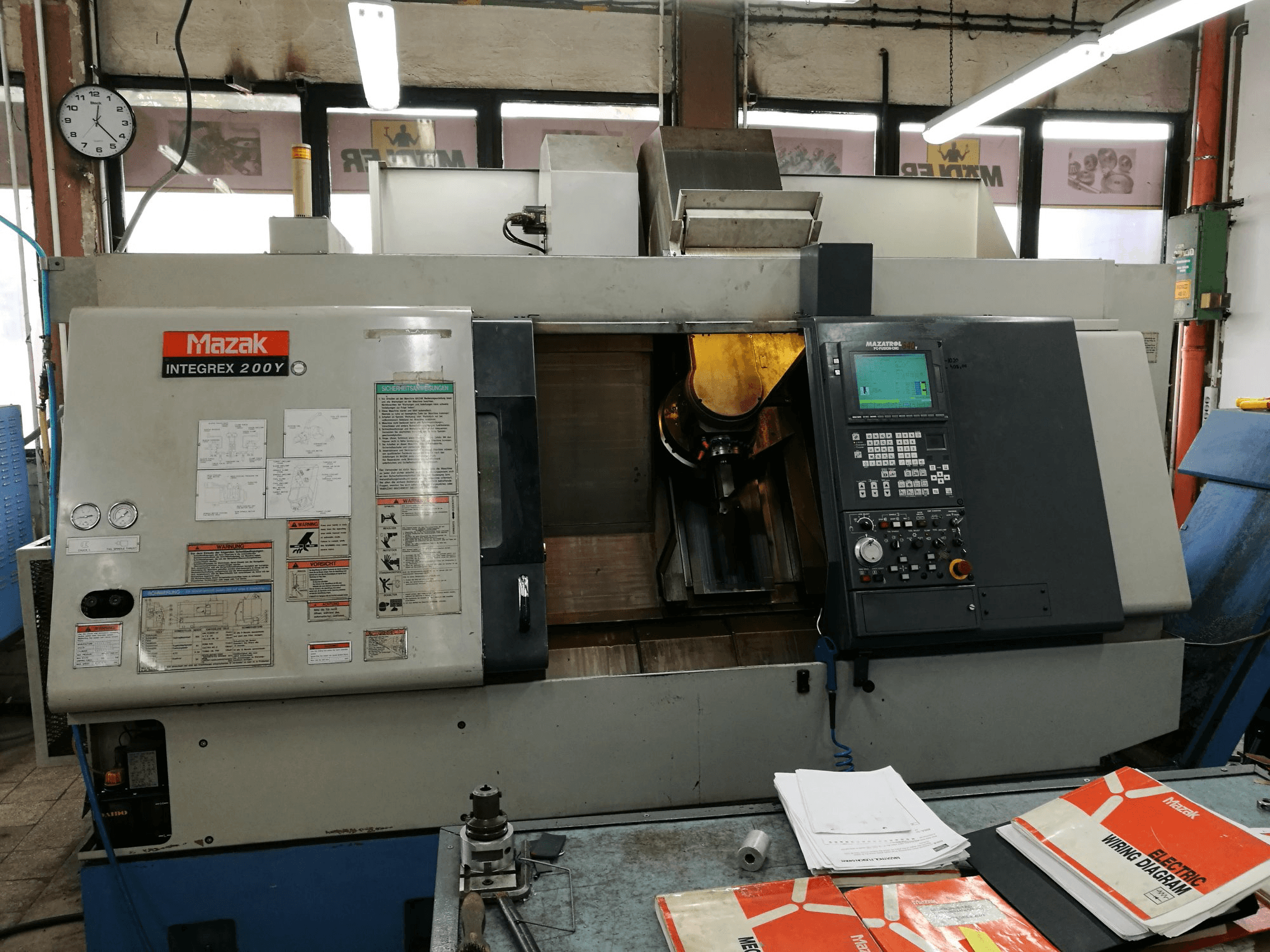 Frontansicht der Mazak INTEGREX 200Y Maschine