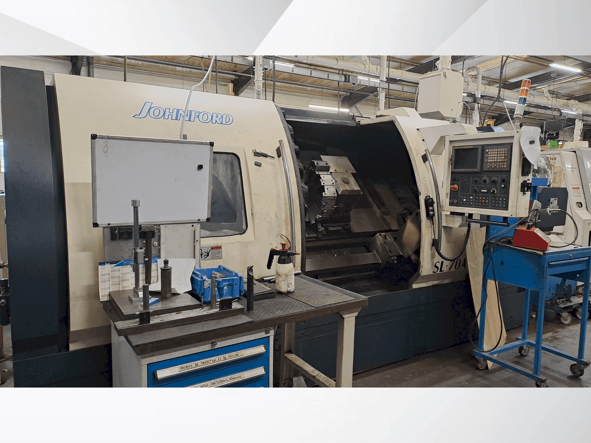 Frontansicht der Johnford SL-70A Maschine