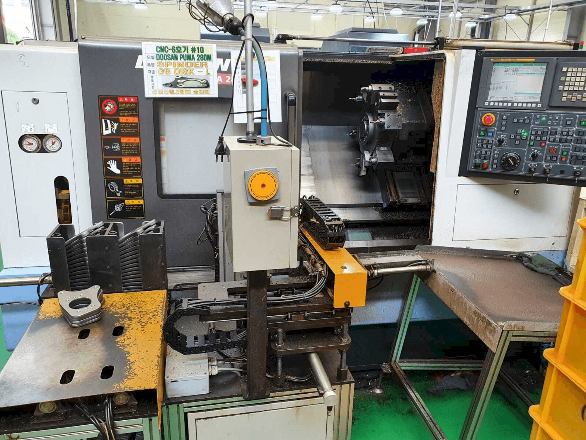 Frontansicht der Doosan Puma 280M Maschine