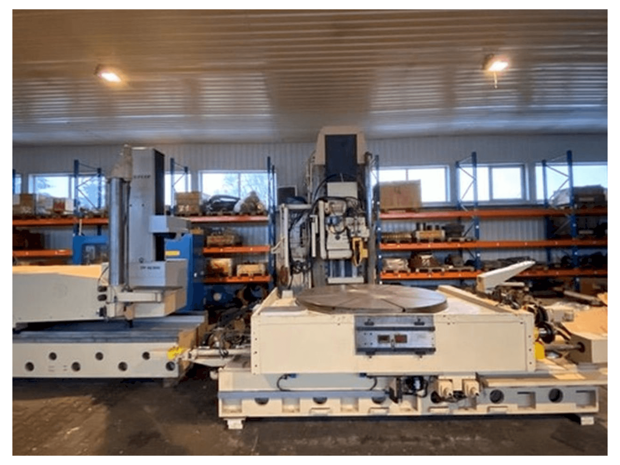 Frontansicht der NILES ZSTZ 35 Maschine