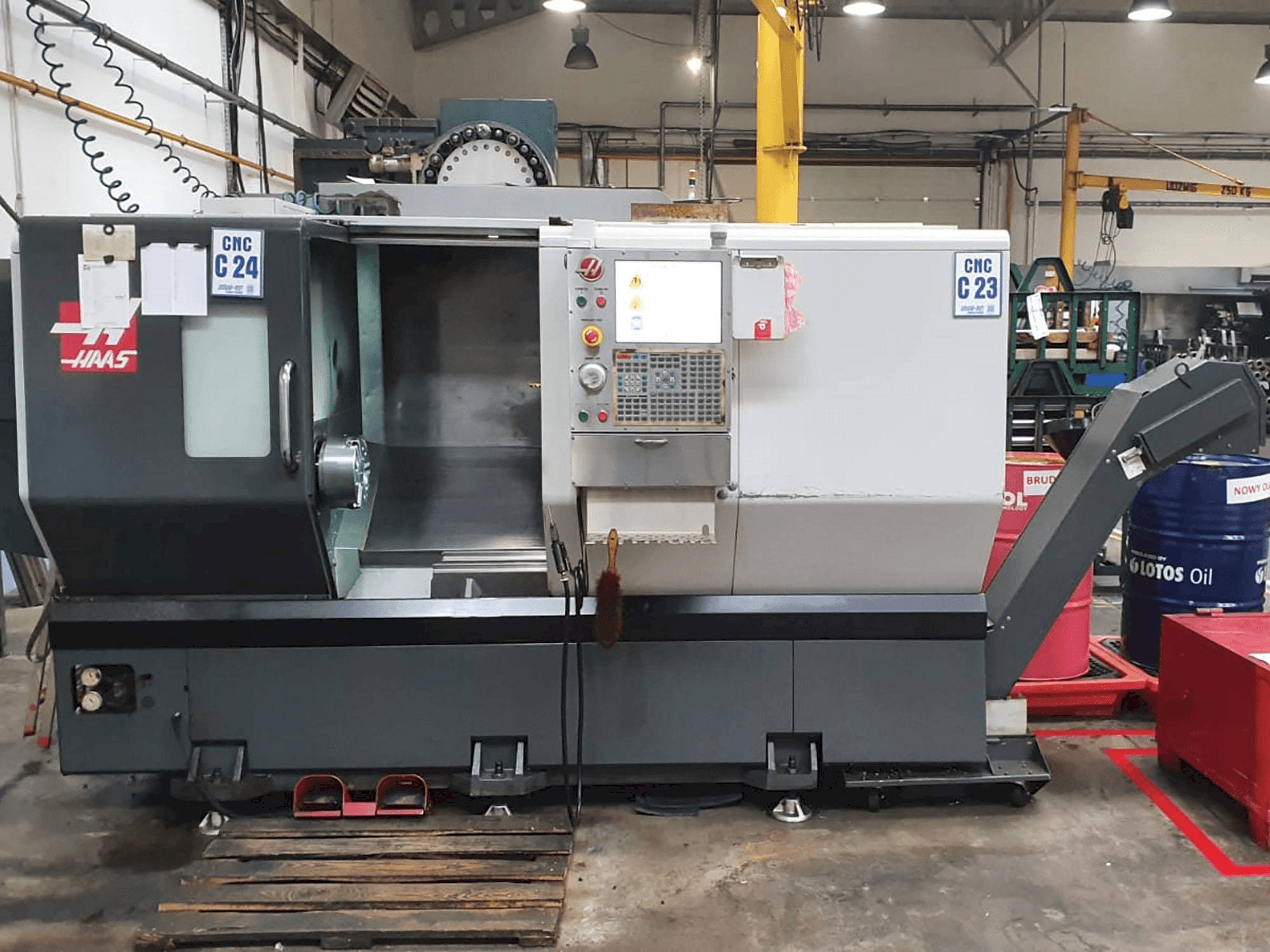 Frontansicht der HAAS ST-30 Maschine