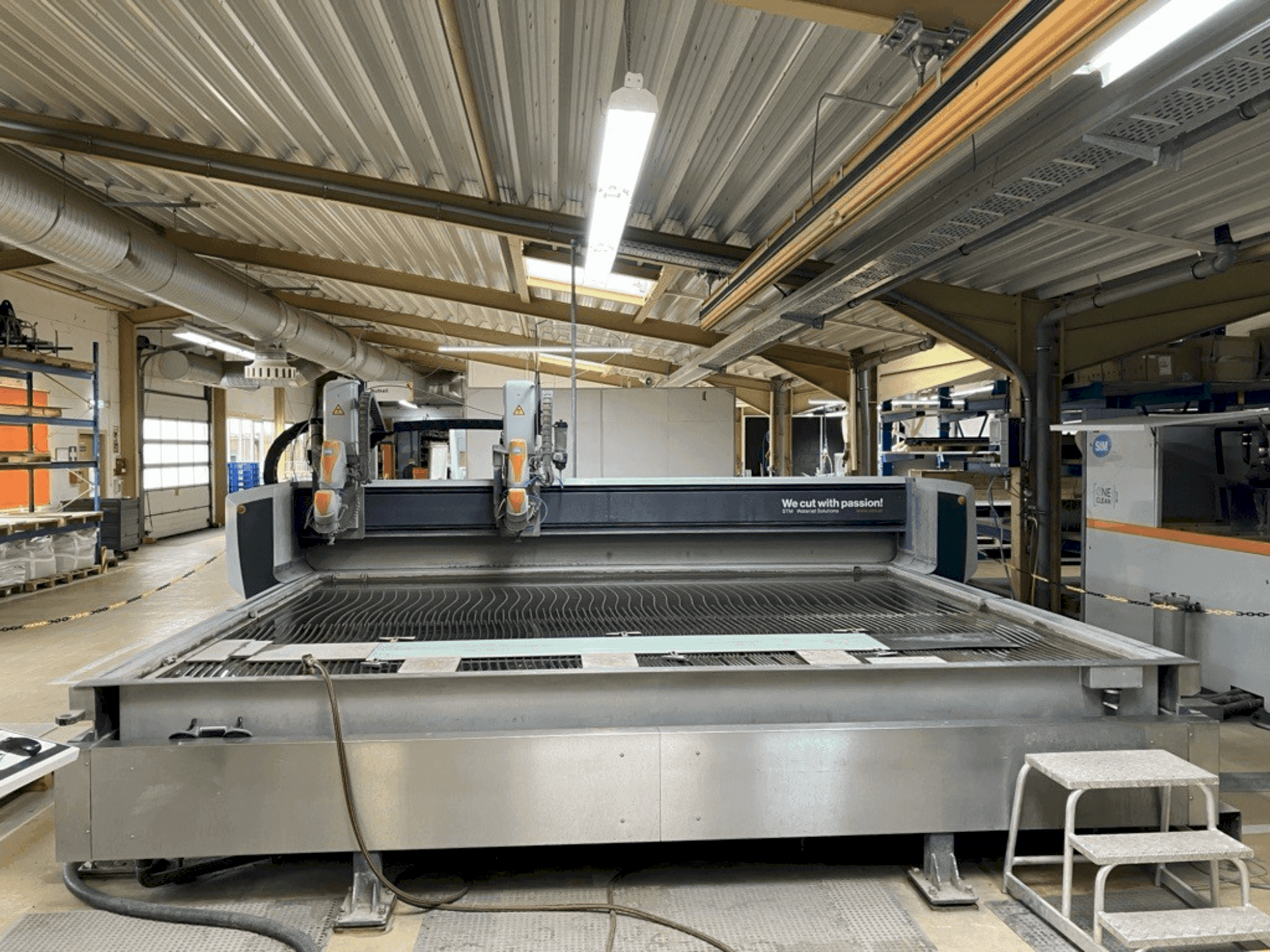 Frontansicht der STM WS3040 Maschine