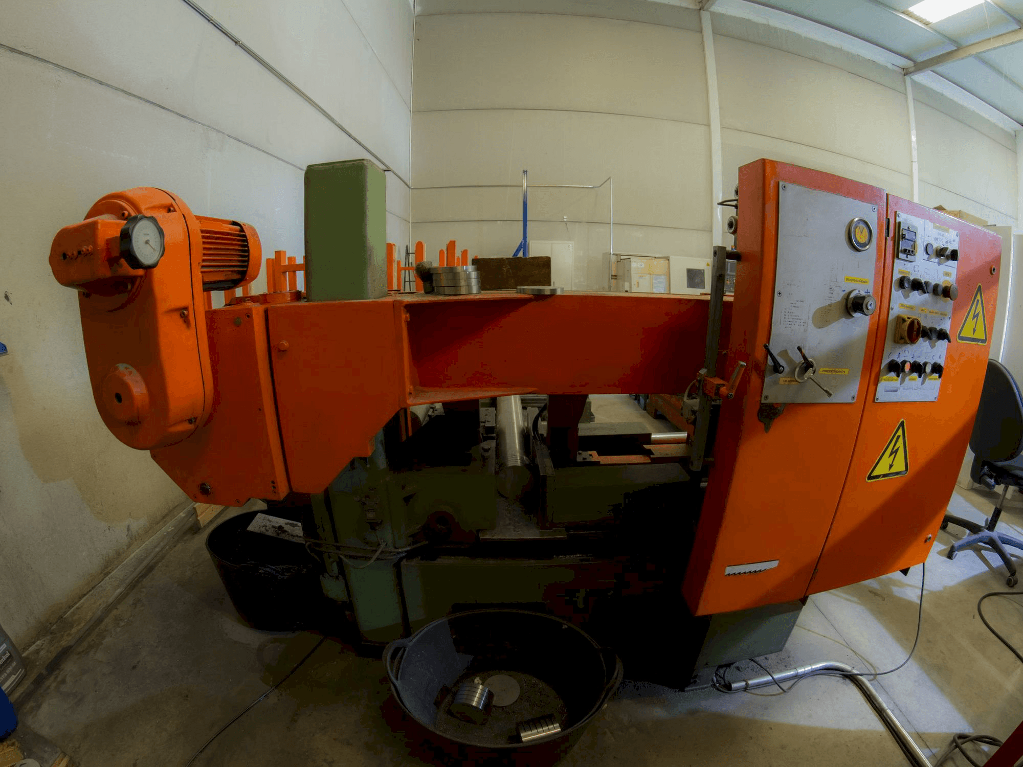 Frontansicht der KASTO HBA 340 AU Maschine