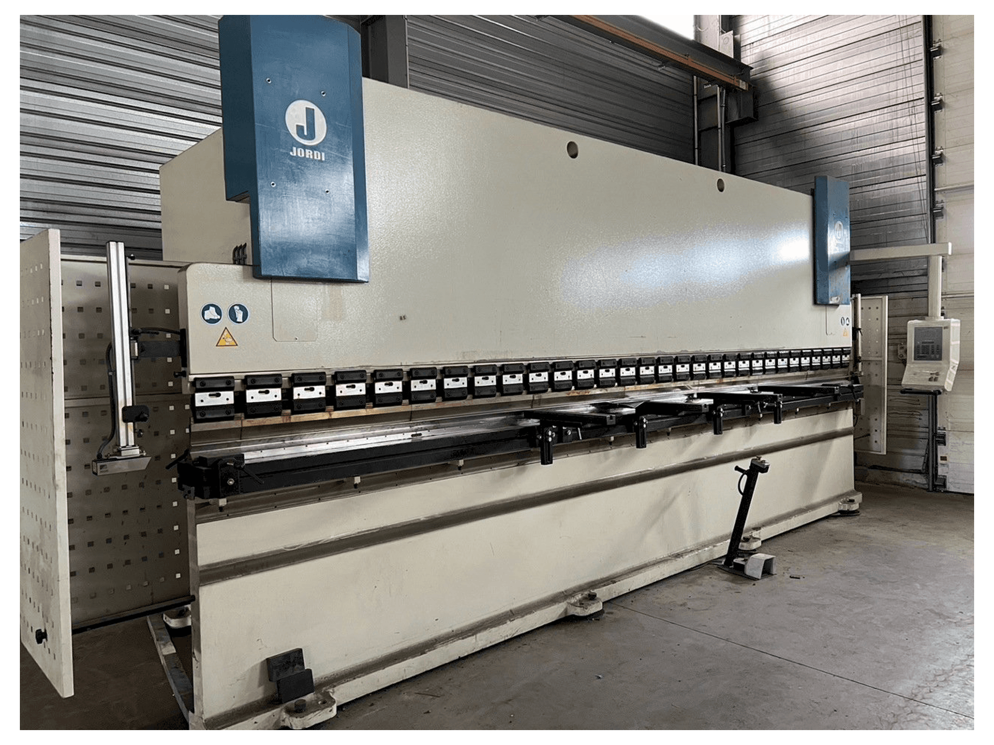 Frontansicht der JORDI PH 6225 Maschine