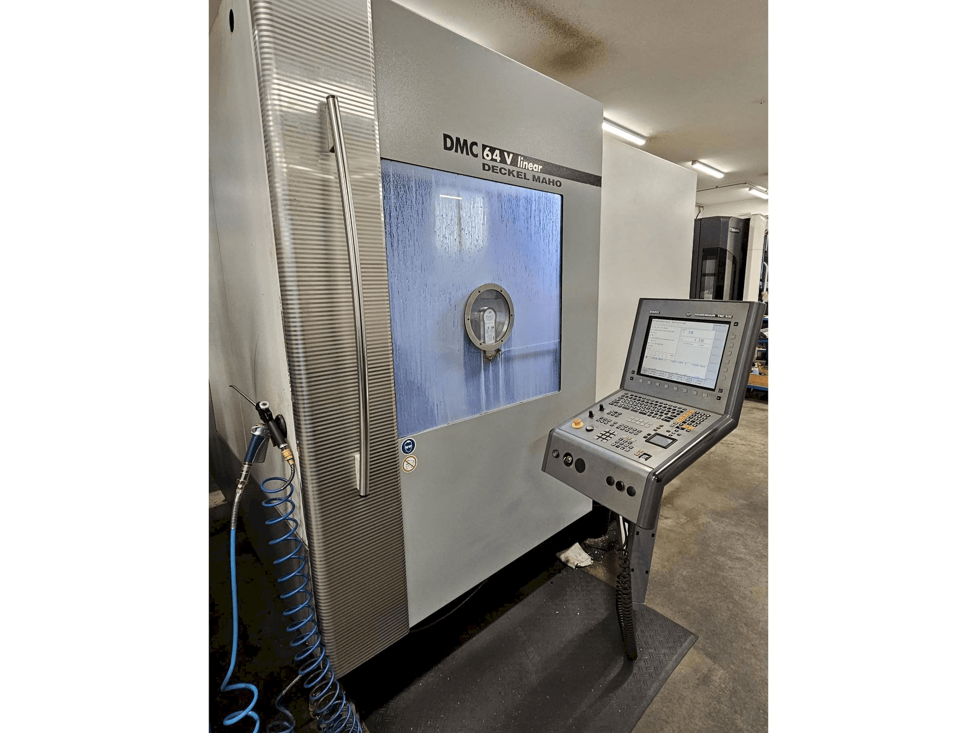 Frontansicht der DMG DMC64V Maschine