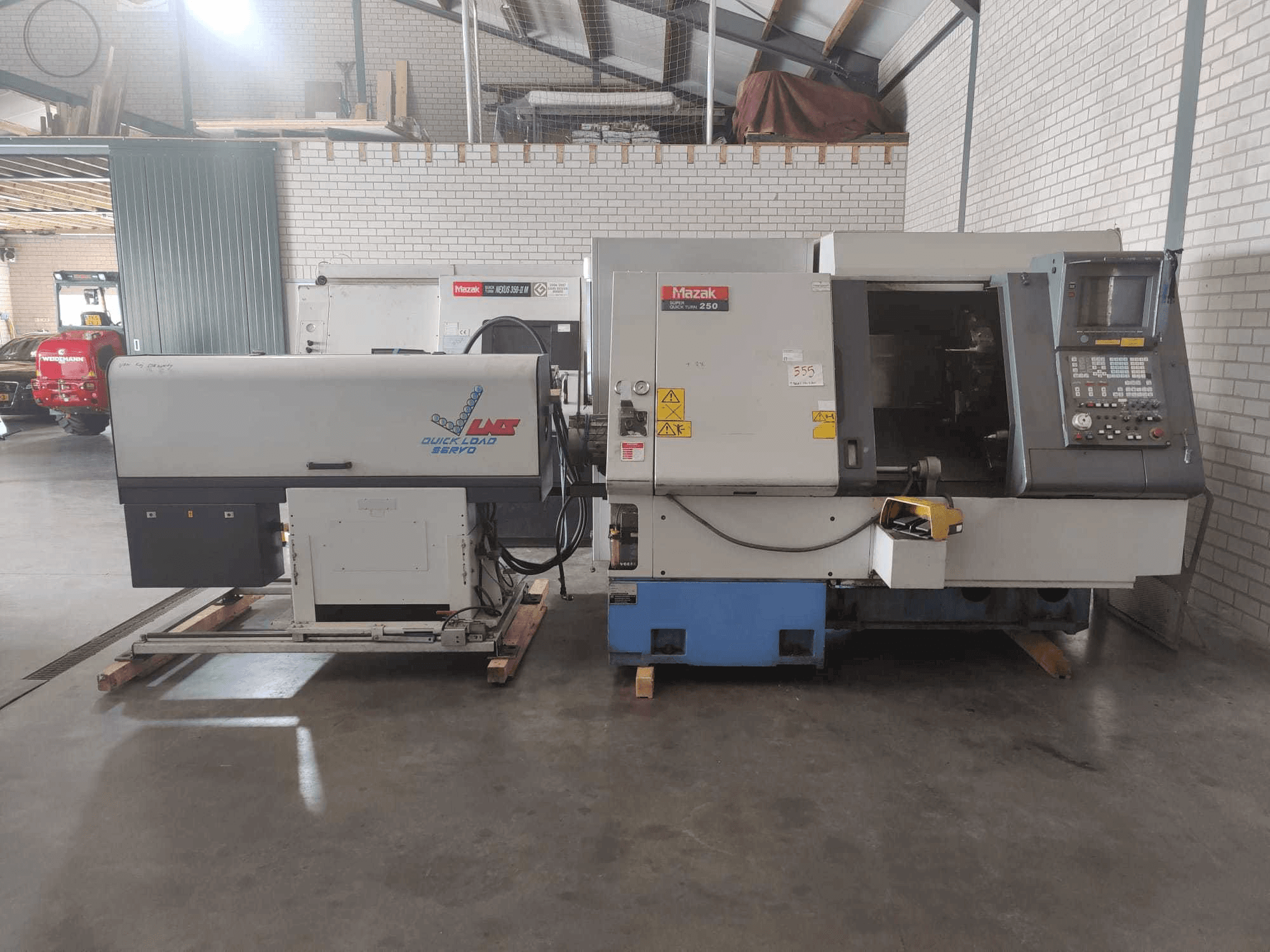 Frontansicht der Mazak Super Quick Turn 250 Maschine