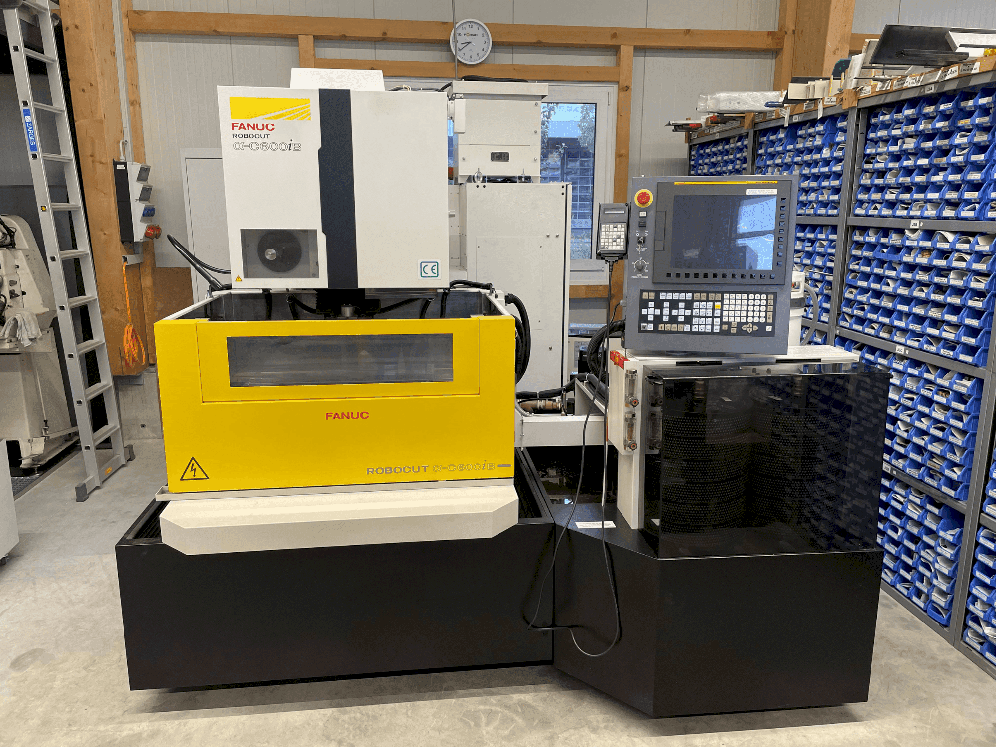 Frontansicht der FANUC Robocut alpha iB600 Maschine