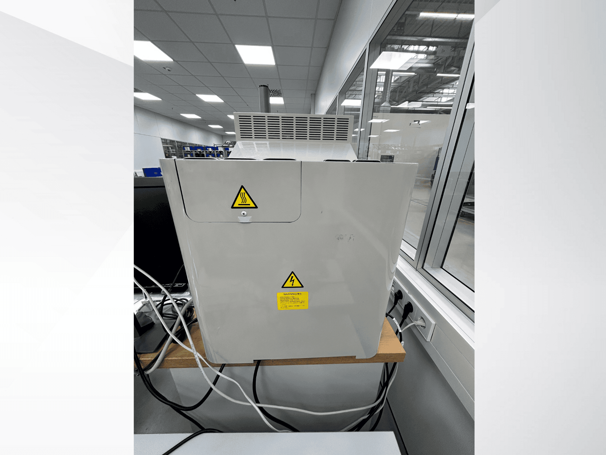 Frontansicht der Mitutoyo Quick Scope QS-250Z Maschine