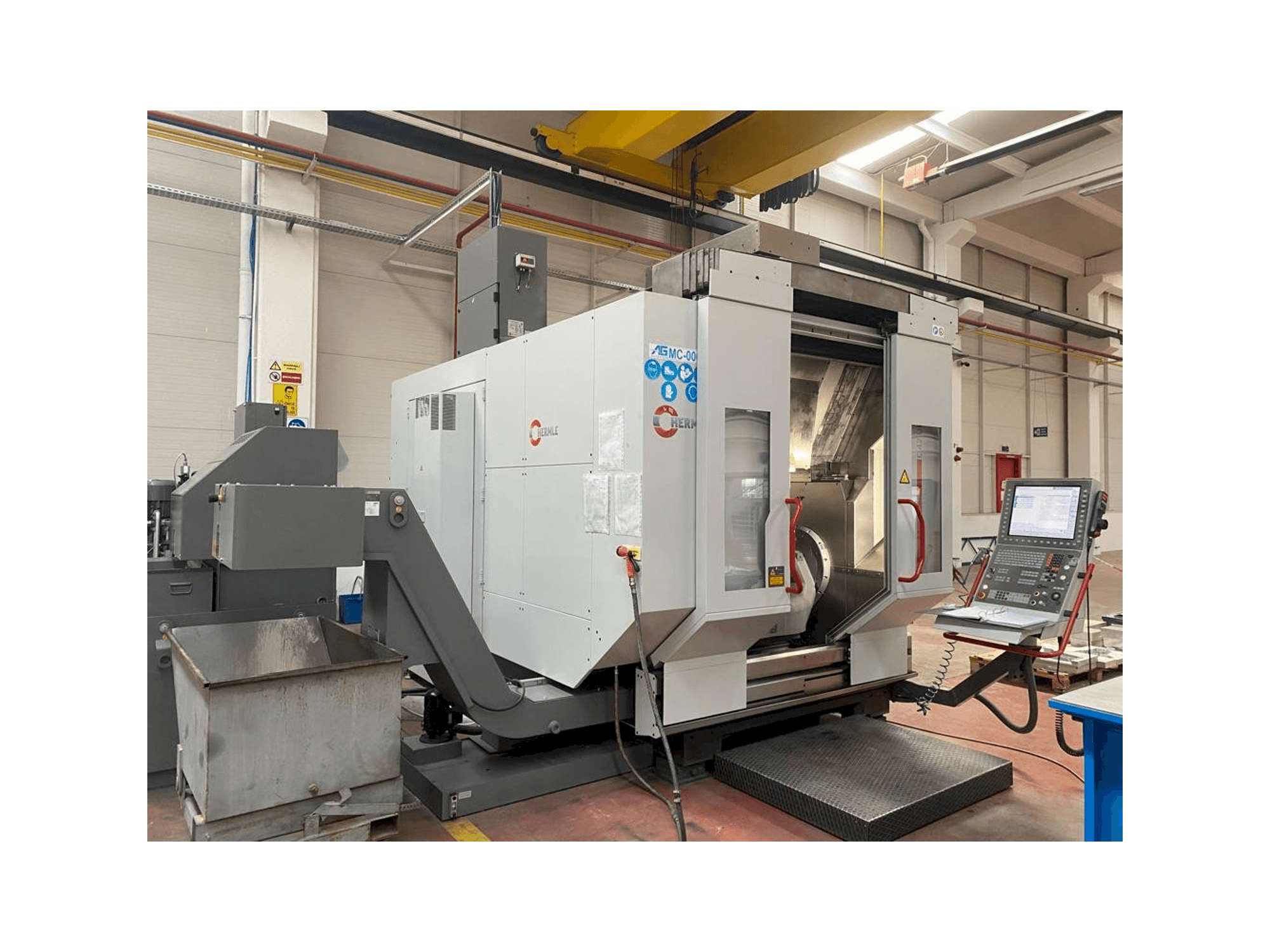 Frontansicht der HERMLE C42u-mt Maschine