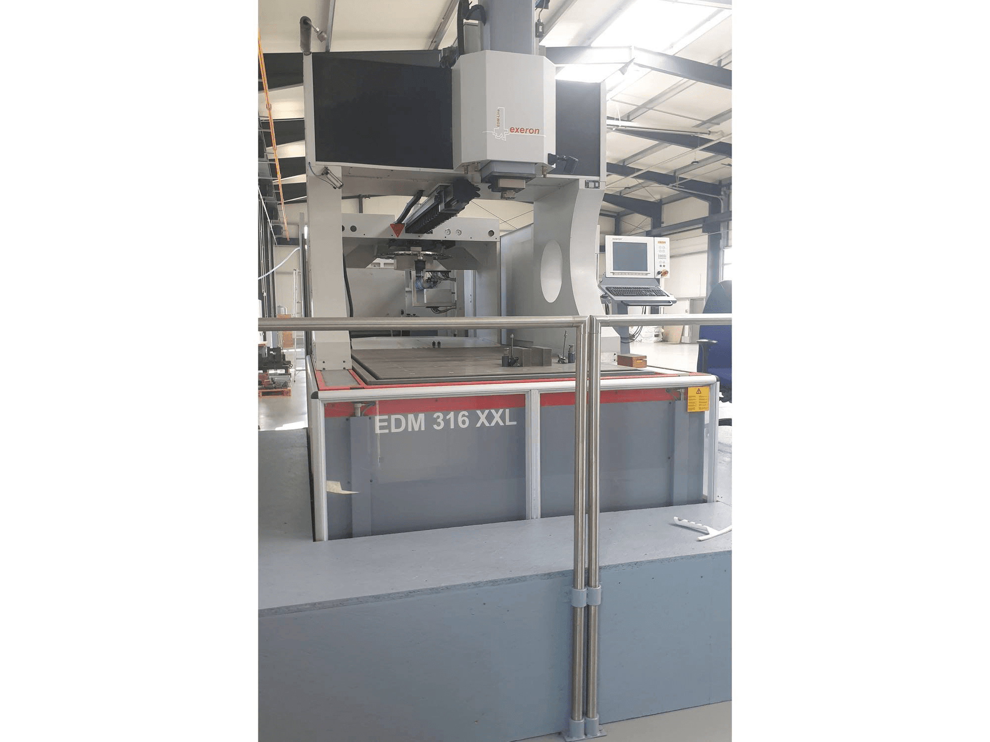 Frontansicht der Exeron 316 XXL Maschine