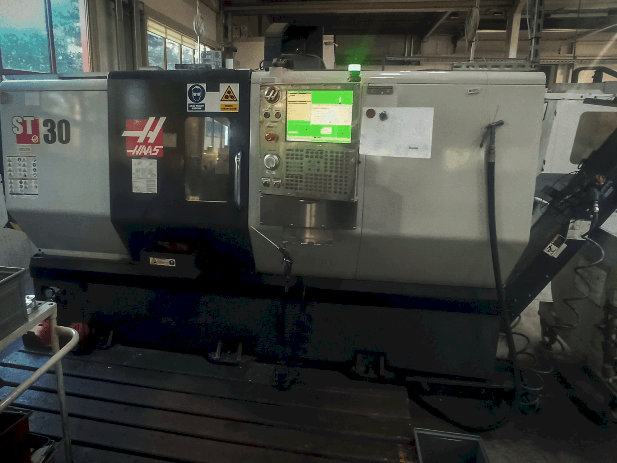 Frontansicht der HAAS ST-30 Maschine