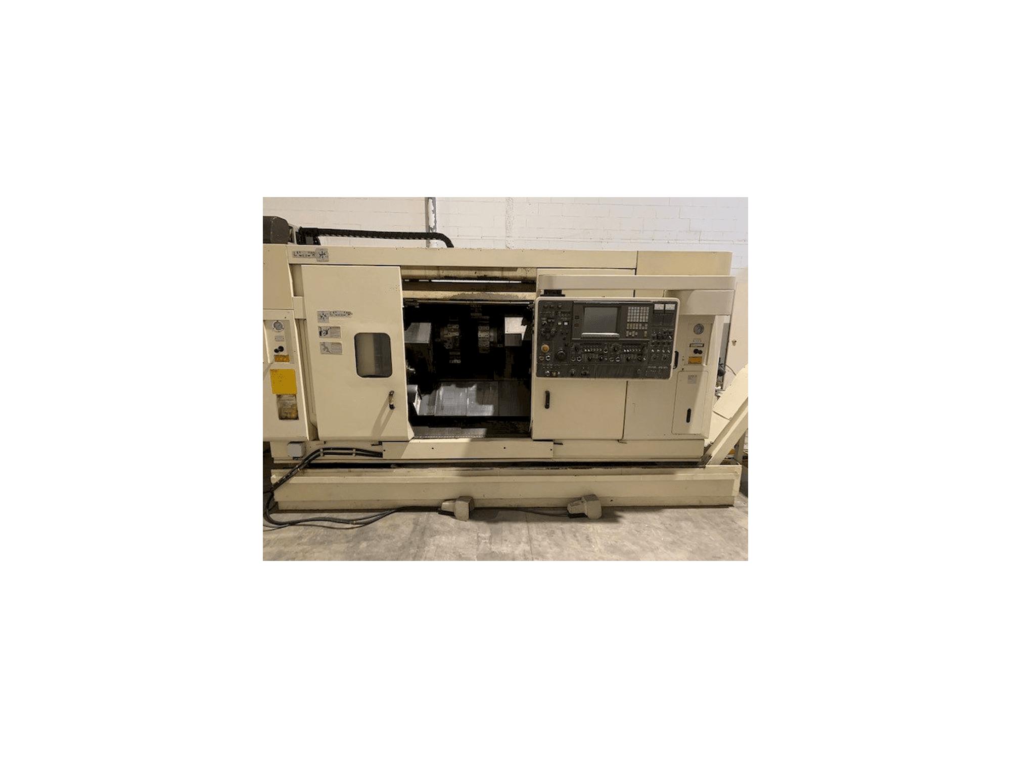 Frontansicht der NAKAMURA-TOME TW-20 Maschine