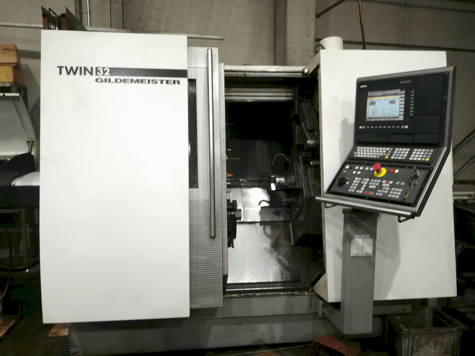 Frontansicht der Gildemeister Twin 32 Maschine