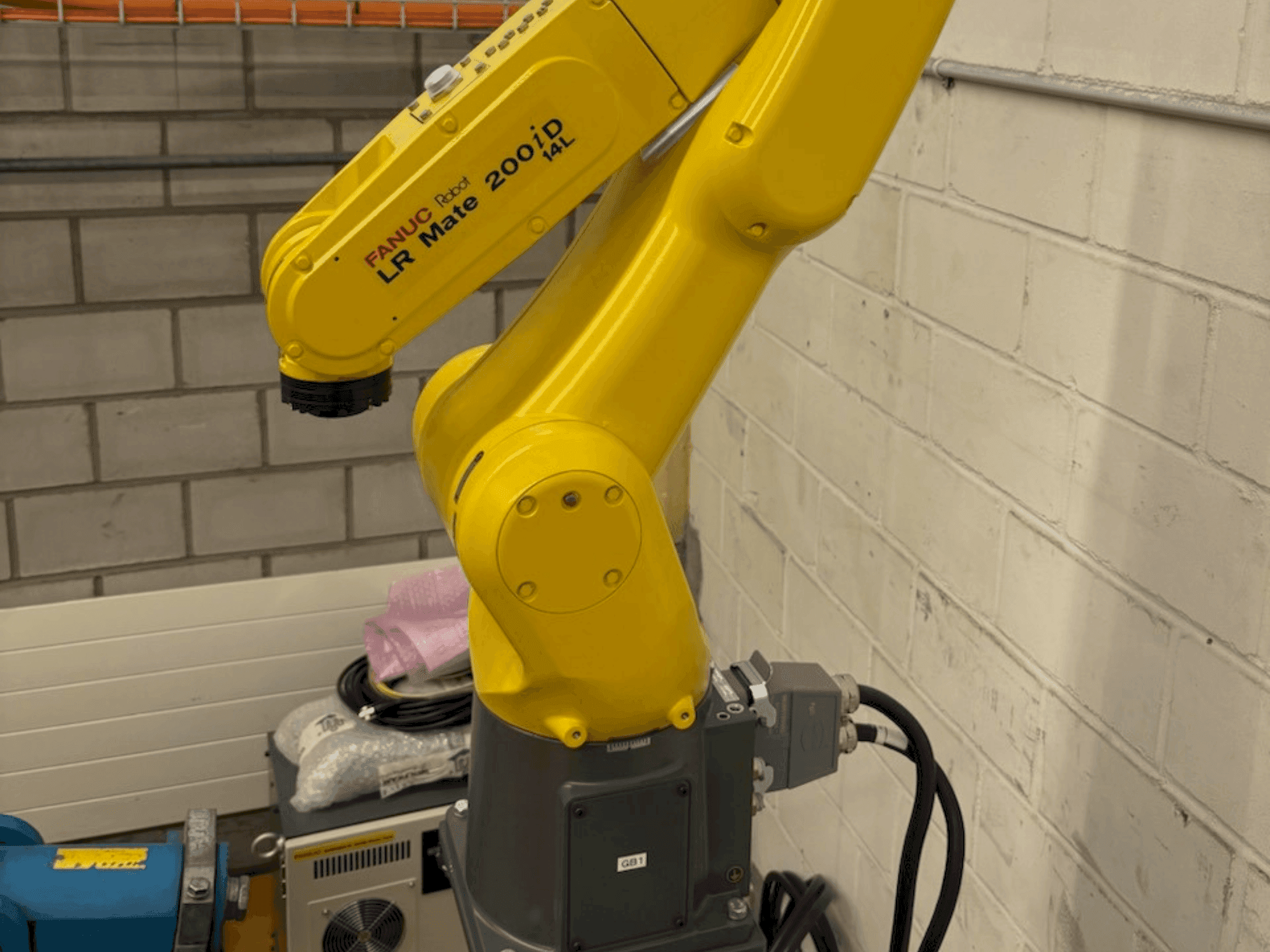 Front view of FANUC LR Mate 200 iD 14L machine