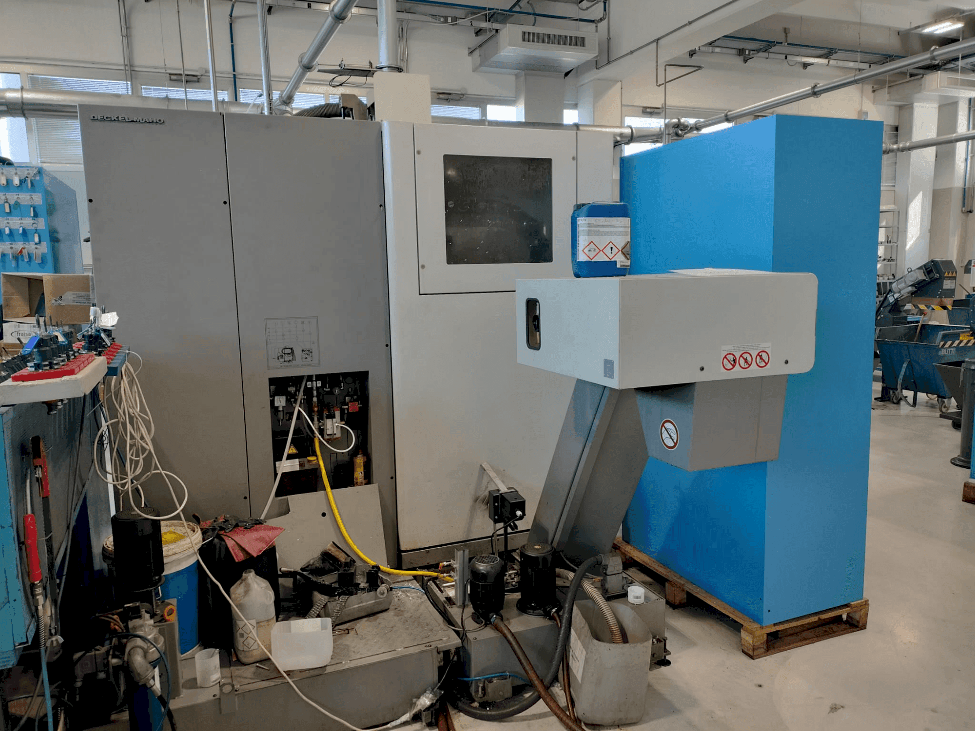 Frontansicht der DMG DECKEL MAHO DMC 635V Maschine