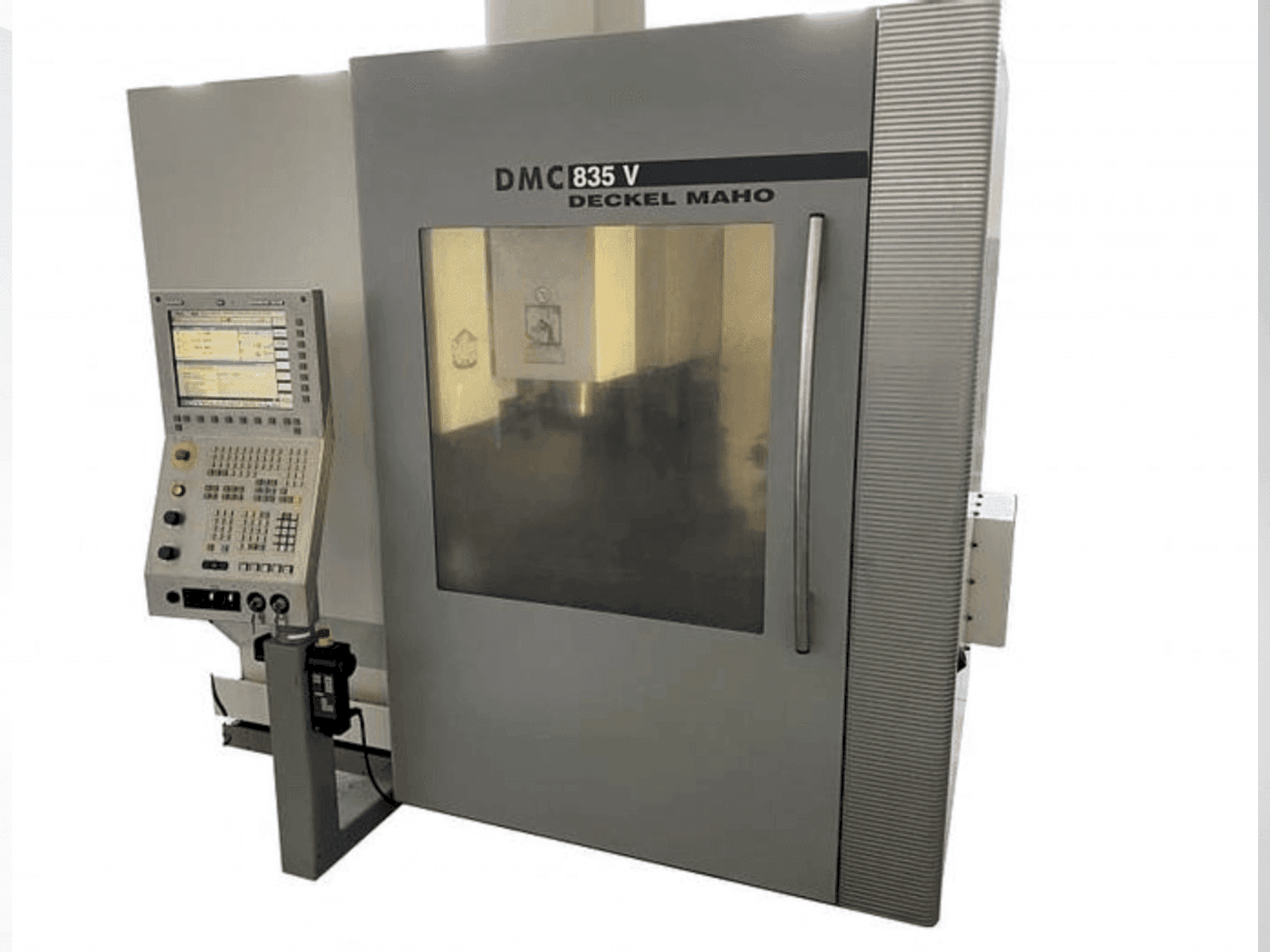 Frontansicht der DMG DECKEL MAHO DMC 835V Maschine