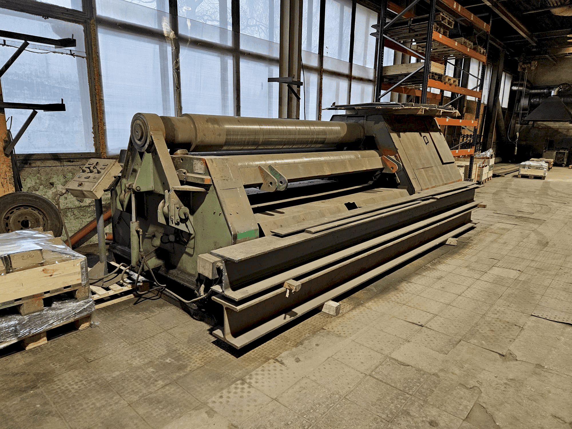 Frontansicht der FACCIN 4HEL 3-25/20 Maschine