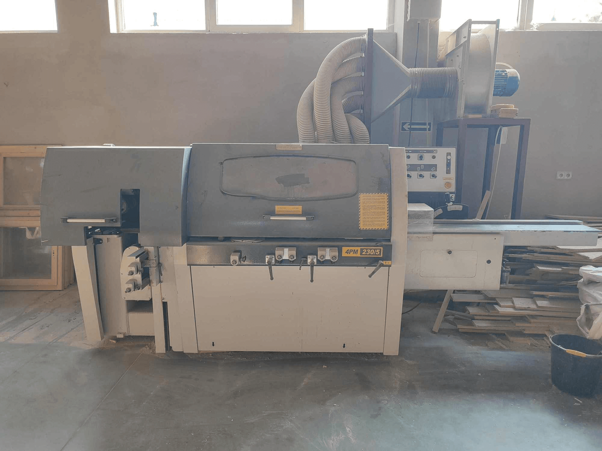 Frontansicht der HASKOVO 4PM-230/5 Maschine