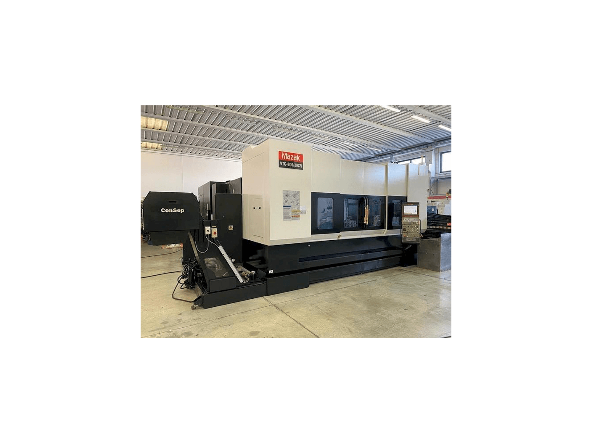 Frontansicht der Mazak VTC 800/30 SR Maschine