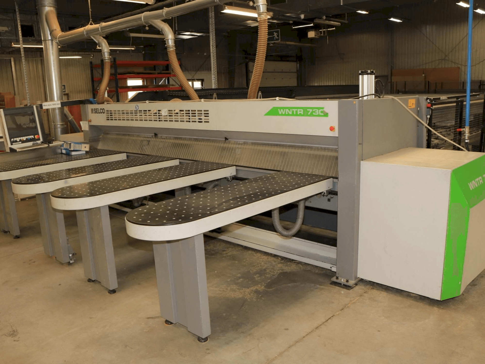 Frontansicht der SELCO WNTR 730 Maschine