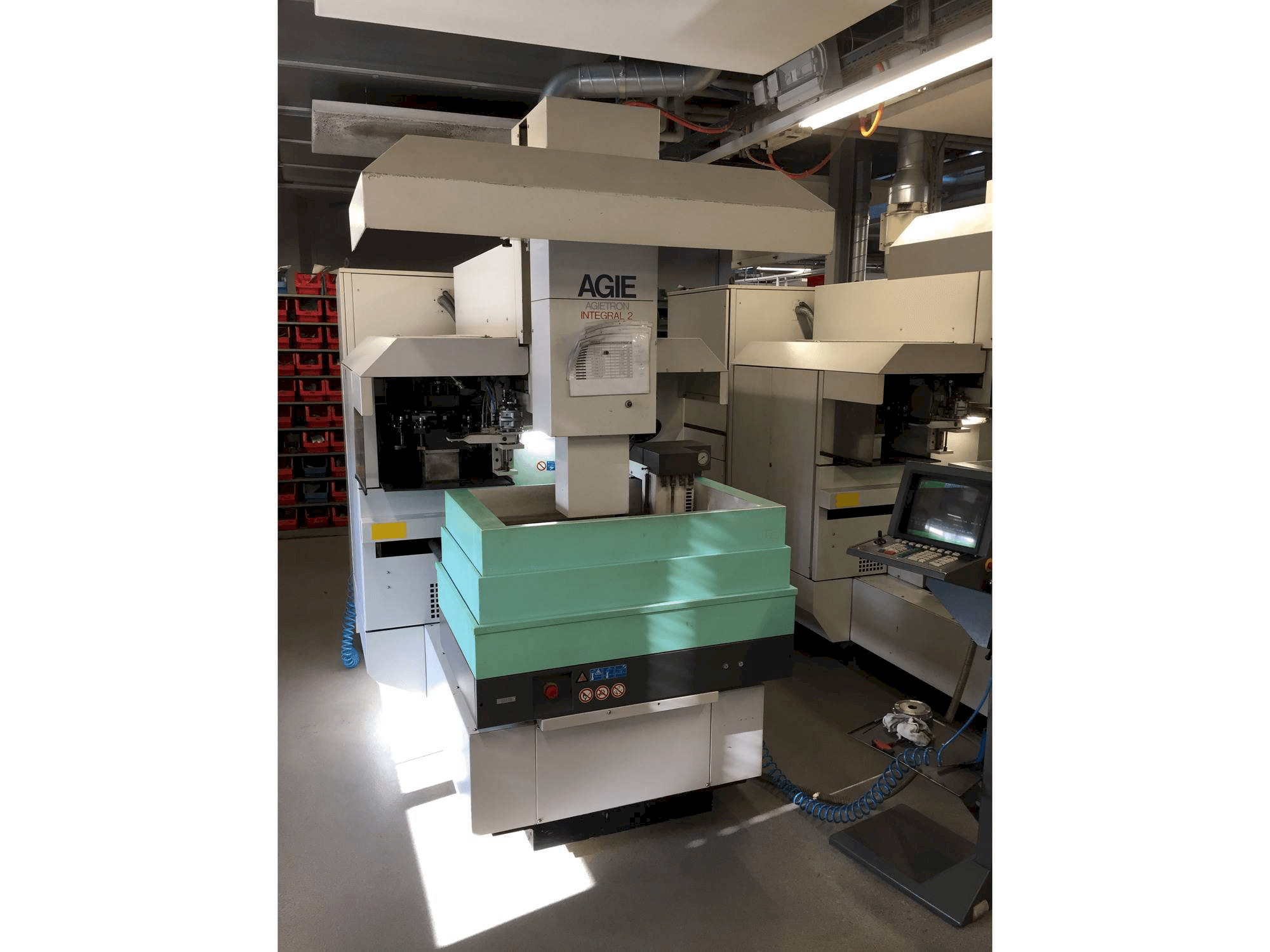Frontansicht der AGIE INTEGRAL 2 Maschine