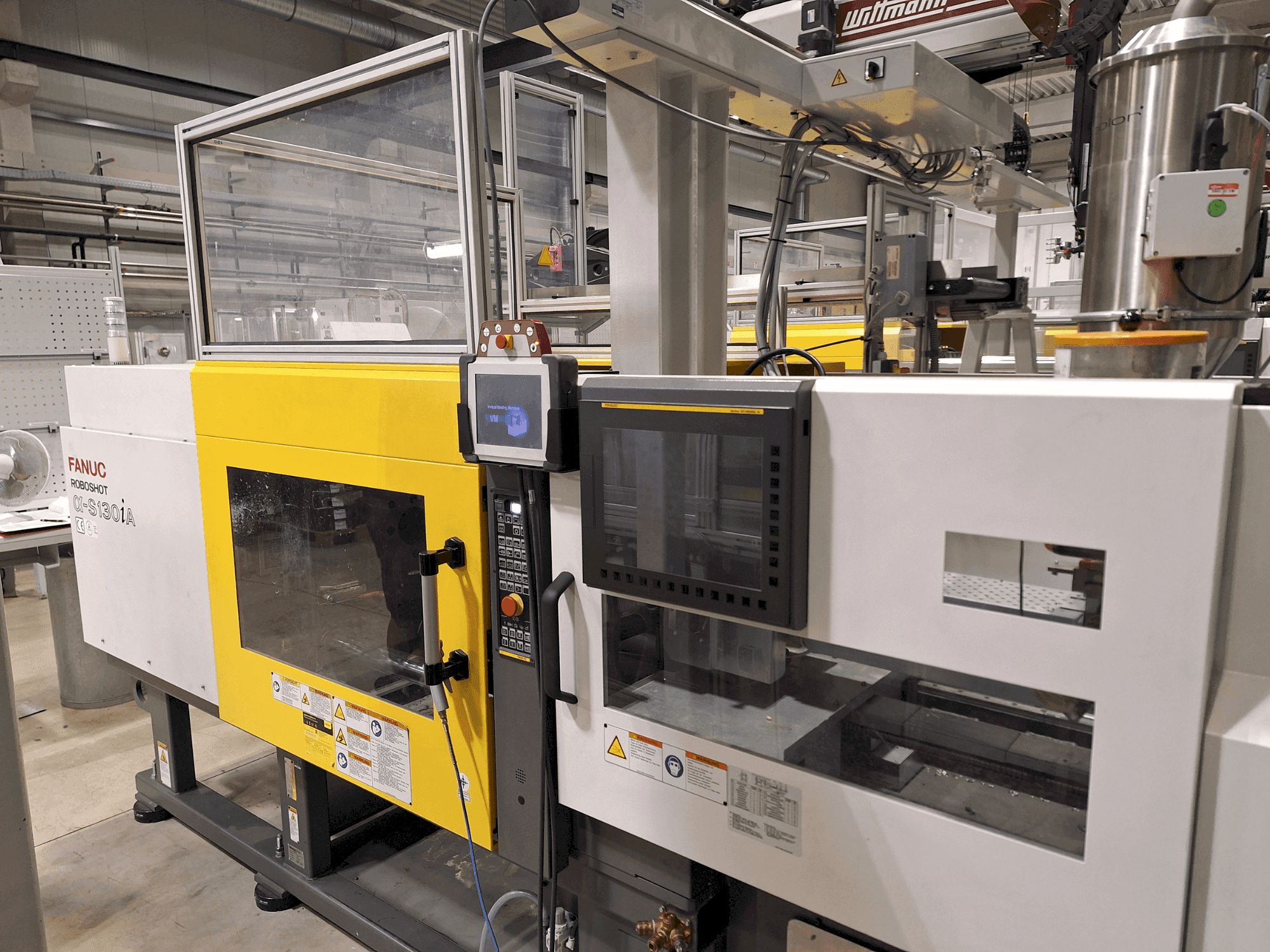 Frontansicht der FANUC Roboshot S130iA Maschine
