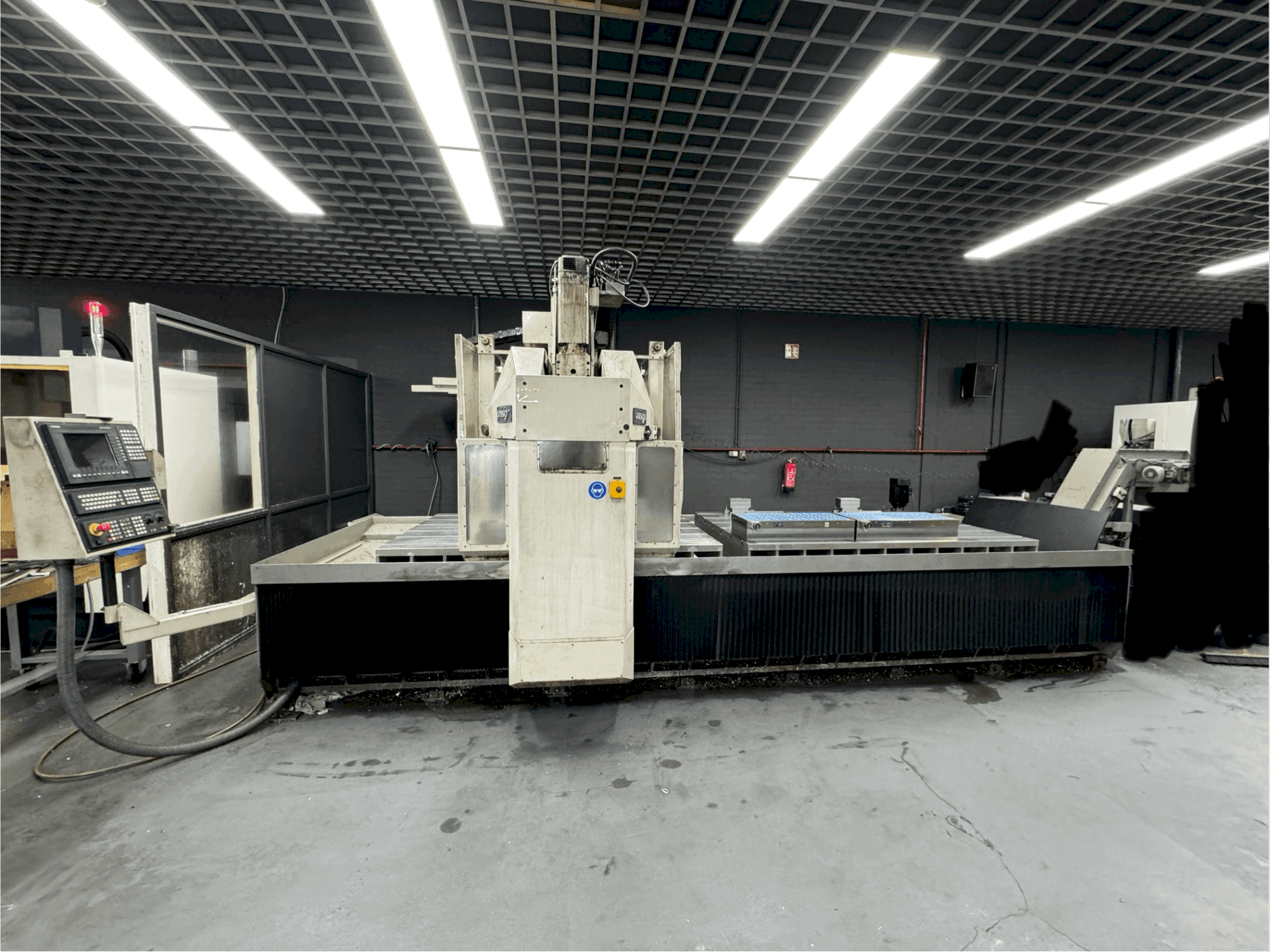 Front view of Unisign Uniport 4 machine