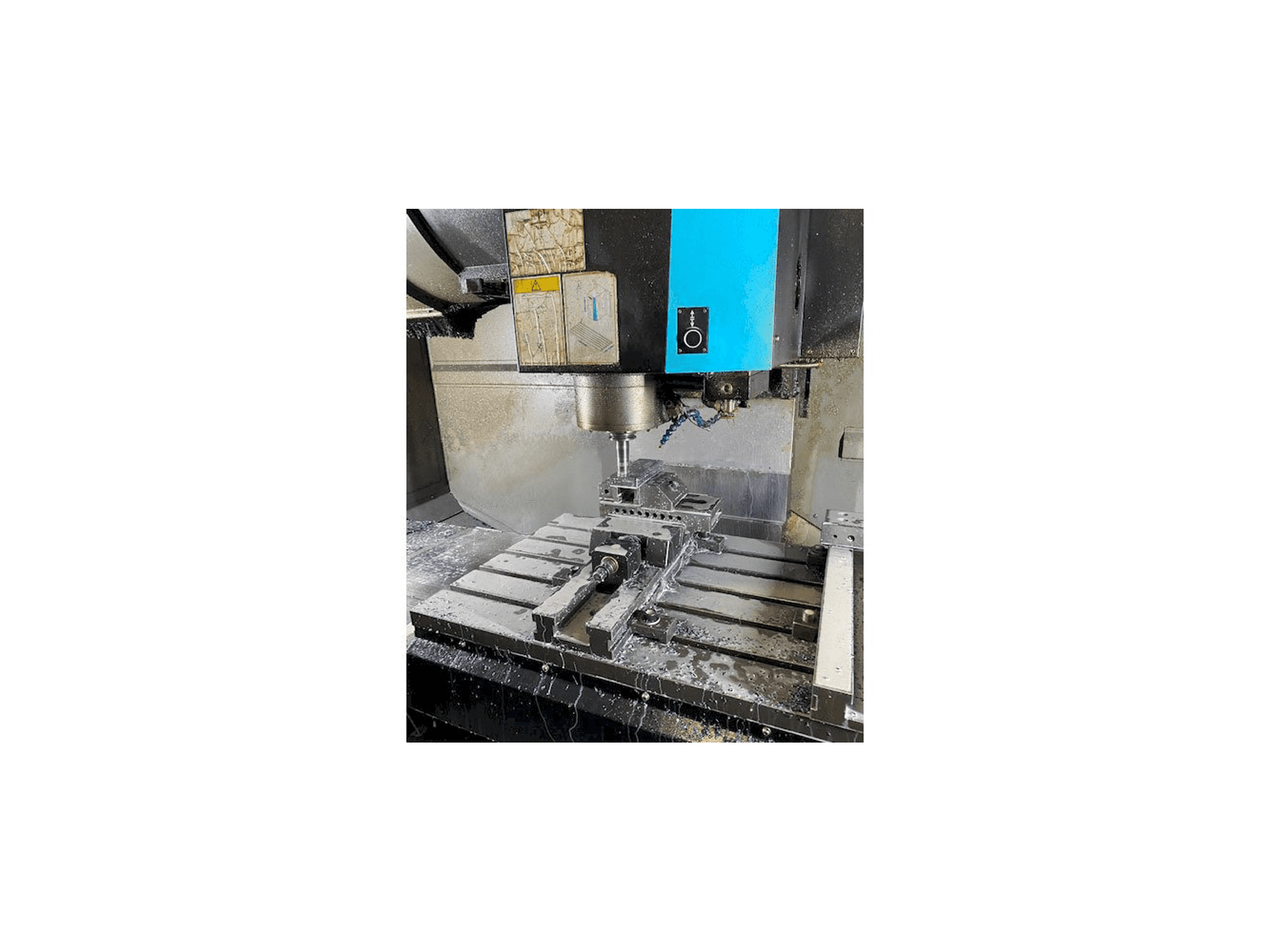 Frontansicht der Hurco VMX42i Maschine